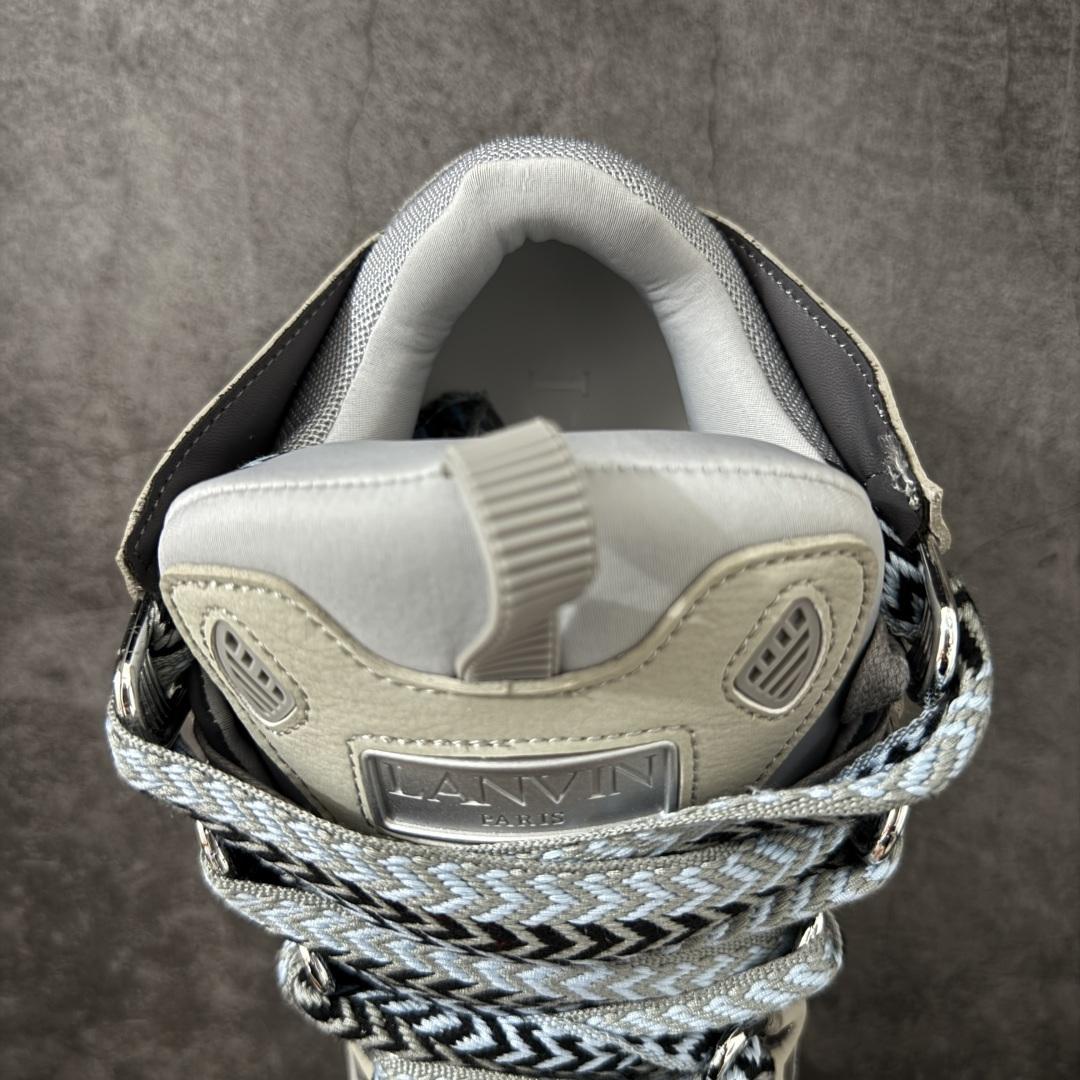 图片[8]-【YH纯原版】 Lanvin Leather Curb Sneakers 浪凡面包鞋 现货 原版1：1开模重工艺制作 面料采用进口牛磨砂➕环保牛反绒➕金钢网织物 内里柔软透气太空棉面料 原版开模双色TPU大底 顶级品质 区别市场流通其他货品 Leather是一款灵感源自90年代的运动鞋 设计自信 尺寸夸张 这款鞋由纳帕小牛皮、翻毛皮和网眼布制成 圆润的外形、加垫的鞋舌和弯曲的金属孔眼使这款精心打造的鞋格外舒适 尺码：36-47-选品中心