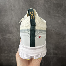 On昂跑 Cloud 6 Versa 户外街头机能风跑步鞋Cloud Hi Edge户外机能融合街头潮流 On昂跑 Cloud 6 Versa 户外街头机能风跑步鞋Cloud Hi Edge户外机能融合街头潮流