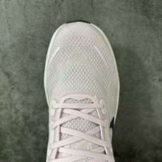 Nike VOMERO PREMIUM 耐克 舒适减震防滑 低帮跑步鞋全掌ReactX泡绵中底 前掌和后 Nike VOMERO PREMIUM 耐克 舒适减震防滑 低帮跑步鞋全掌ReactX泡绵中底 前掌和后