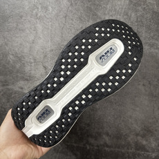 Nike VOMERO PREMIUM 耐克 舒适减震防滑 低帮跑步鞋全掌ReactX泡绵中底 前掌和后 Nike VOMERO PREMIUM 耐克 舒适减震防滑 低帮跑步鞋全掌ReactX泡绵中底 前掌和后
