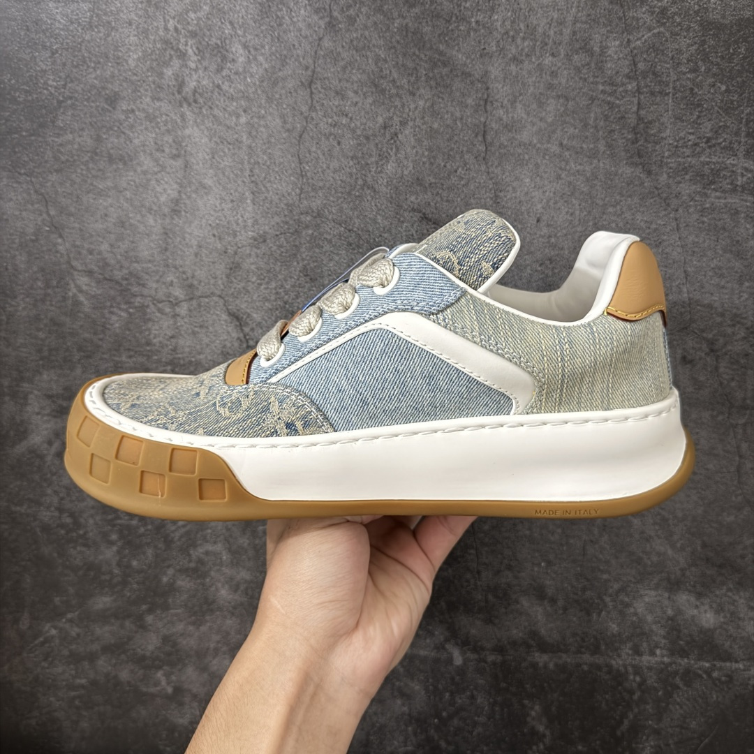 图片[2]-【专柜版/海淘代购】 LV 路易威登LOUIS VUITTON Tilted Low Sneakers 倾斜系列低帮复古休闲运动文化百搭板鞋 2026早春款板鞋 饼干鞋 市场最顶天花板 礼盒包装 正确细节 原鞋原材料1：1打造 完美版型做工 欢迎对比市场任何品质的货品 广东原产 升级原楦型开发纸版 包装说明书防尘布袋物件(附送官方快递加固牛皮纸外盒!!)#采用Monogram 丹宁布鞋面材质#鞋垫嵌入软脚感EVA物料#后跟耐弯折滴塑支撑片#全新开发TPR光泽组合隔色鞋底❗ 尺码：39 40 41 42 43 44 45 46-选品中心