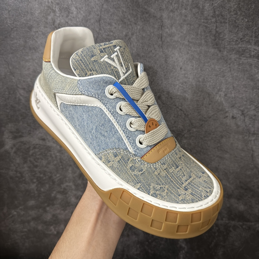 图片[3]-【专柜版/海淘代购】 LV 路易威登LOUIS VUITTON Tilted Low Sneakers 倾斜系列低帮复古休闲运动文化百搭板鞋 2026早春款板鞋 饼干鞋 市场最顶天花板 礼盒包装 正确细节 原鞋原材料1：1打造 完美版型做工 欢迎对比市场任何品质的货品 广东原产 升级原楦型开发纸版 包装说明书防尘布袋物件(附送官方快递加固牛皮纸外盒!!)#采用Monogram 丹宁布鞋面材质#鞋垫嵌入软脚感EVA物料#后跟耐弯折滴塑支撑片#全新开发TPR光泽组合隔色鞋底❗ 尺码：39 40 41 42 43 44 45 46-选品中心