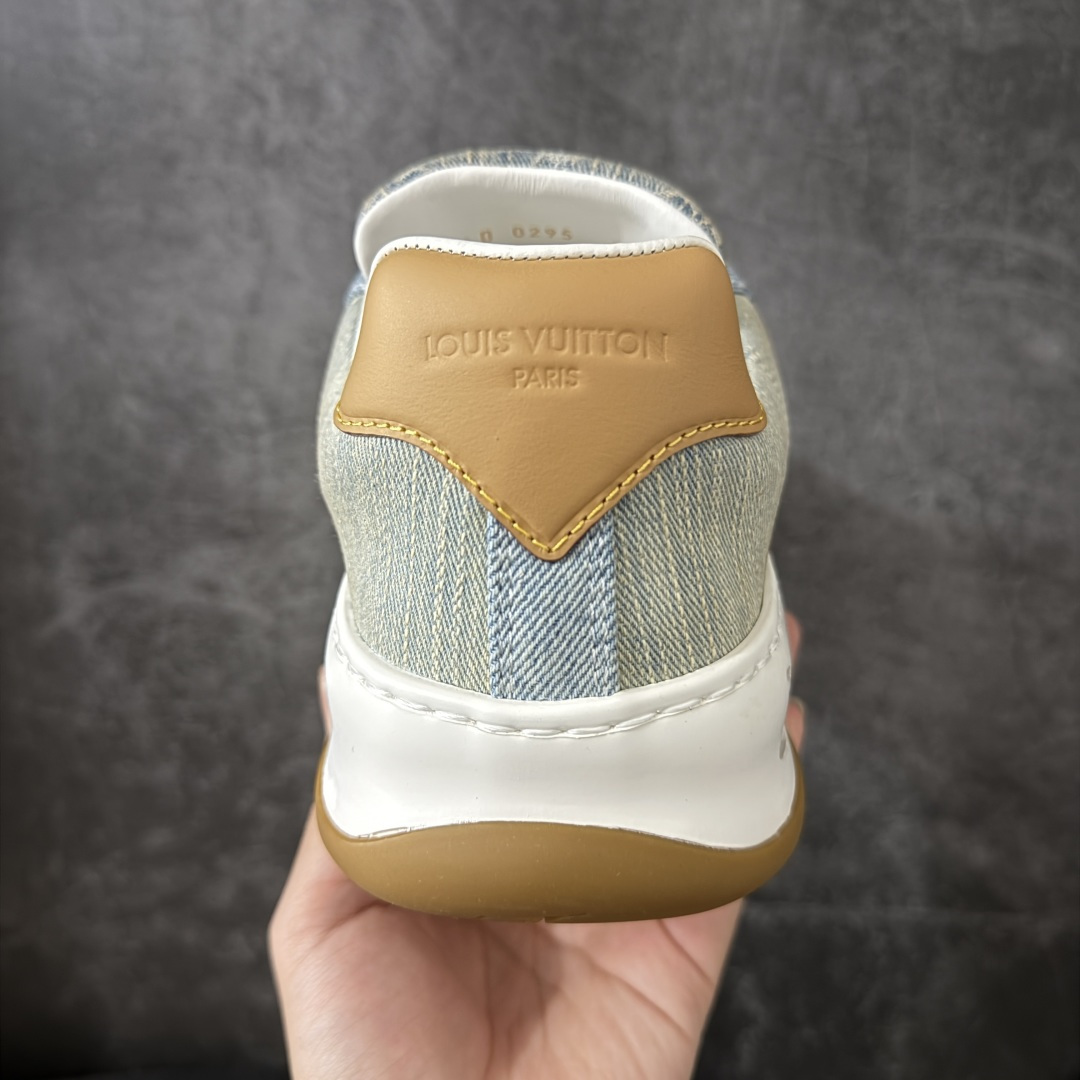图片[4]-【专柜版/海淘代购】 LV 路易威登LOUIS VUITTON Tilted Low Sneakers 倾斜系列低帮复古休闲运动文化百搭板鞋 2026早春款板鞋 饼干鞋 市场最顶天花板 礼盒包装 正确细节 原鞋原材料1：1打造 完美版型做工 欢迎对比市场任何品质的货品 广东原产 升级原楦型开发纸版 包装说明书防尘布袋物件(附送官方快递加固牛皮纸外盒!!)#采用Monogram 丹宁布鞋面材质#鞋垫嵌入软脚感EVA物料#后跟耐弯折滴塑支撑片#全新开发TPR光泽组合隔色鞋底❗ 尺码：39 40 41 42 43 44 45 46-选品中心