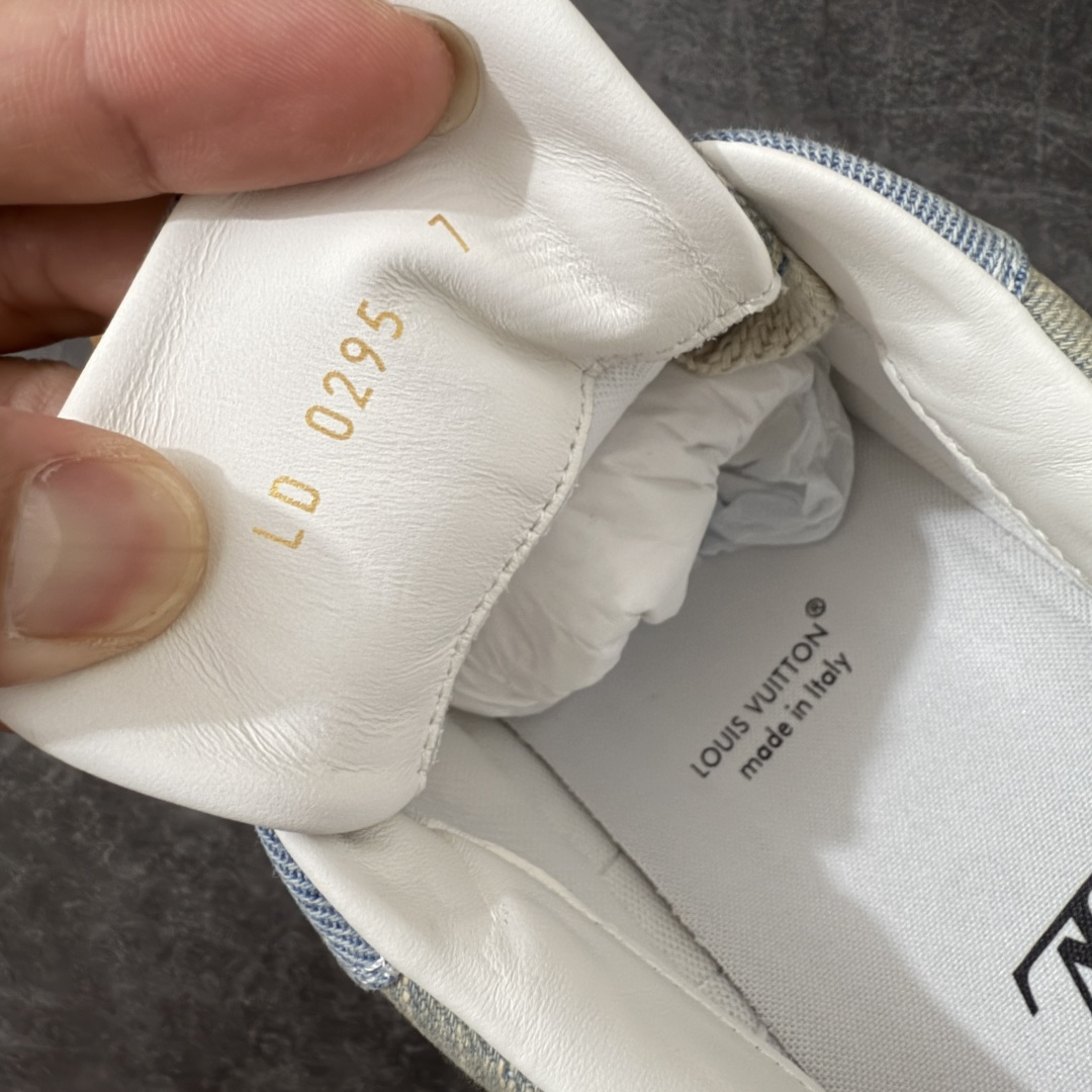 图片[7]-【专柜版/海淘代购】 LV 路易威登LOUIS VUITTON Tilted Low Sneakers 倾斜系列低帮复古休闲运动文化百搭板鞋 2026早春款板鞋 饼干鞋 市场最顶天花板 礼盒包装 正确细节 原鞋原材料1：1打造 完美版型做工 欢迎对比市场任何品质的货品 广东原产 升级原楦型开发纸版 包装说明书防尘布袋物件(附送官方快递加固牛皮纸外盒!!)#采用Monogram 丹宁布鞋面材质#鞋垫嵌入软脚感EVA物料#后跟耐弯折滴塑支撑片#全新开发TPR光泽组合隔色鞋底❗ 尺码：39 40 41 42 43 44 45 46-选品中心