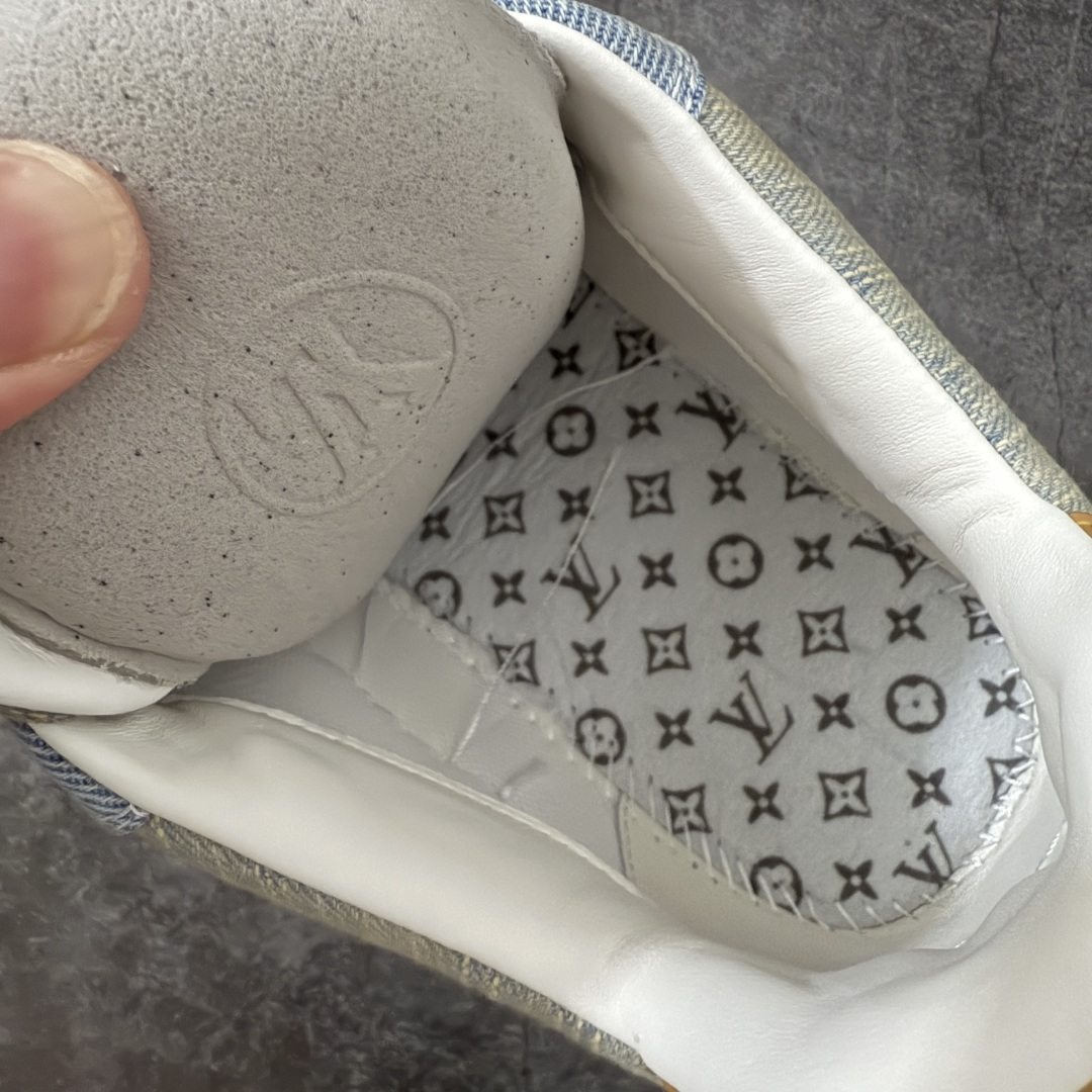 图片[9]-【专柜版/海淘代购】 LV 路易威登LOUIS VUITTON Tilted Low Sneakers 倾斜系列低帮复古休闲运动文化百搭板鞋 2026早春款板鞋 饼干鞋 市场最顶天花板 礼盒包装 正确细节 原鞋原材料1：1打造 完美版型做工 欢迎对比市场任何品质的货品 广东原产 升级原楦型开发纸版 包装说明书防尘布袋物件(附送官方快递加固牛皮纸外盒!!)#采用Monogram 丹宁布鞋面材质#鞋垫嵌入软脚感EVA物料#后跟耐弯折滴塑支撑片#全新开发TPR光泽组合隔色鞋底❗ 尺码：39 40 41 42 43 44 45 46-选品中心