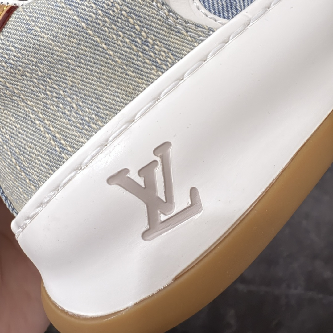 图片[3]-【专柜版/海淘代购】 LV 路易威登LOUIS VUITTON Tilted Low Sneakers 倾斜系列低帮复古休闲运动文化百搭板鞋 2026早春款板鞋 饼干鞋 市场最顶天花板 礼盒包装 正确细节 原鞋原材料1：1打造 完美版型做工 欢迎对比市场任何品质的货品 广东原产 升级原楦型开发纸版 包装说明书防尘布袋物件(附送官方快递加固牛皮纸外盒!!)#采用Monogram 丹宁布鞋面材质#鞋垫嵌入软脚感EVA物料#后跟耐弯折滴塑支撑片#全新开发TPR光泽组合隔色鞋底❗ 尺码：39 40 41 42 43 44 45 46-选品中心