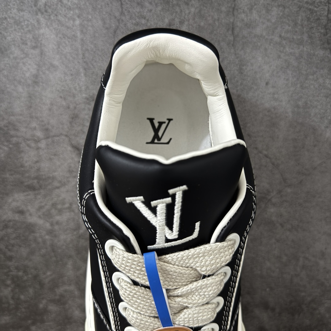 图片[8]-【专柜版/海淘代购】 LV 路易威登LOUIS VUITTON Tilted Low Sneakers 倾斜系列低帮复古休闲运动文化百搭板鞋 2026早春款板鞋 饼干鞋 市场最顶天花板 礼盒包装 正确细节 原鞋原材料1：1打造 完美版型做工 欢迎对比市场任何品质的货品 广东原产 升级原楦型开发纸版 包装说明书防尘布袋物件(附送官方快递加固牛皮纸外盒!!)#采用Monogram 丹宁布鞋面材质#鞋垫嵌入软脚感EVA物料#后跟耐弯折滴塑支撑片#全新开发TPR光泽组合隔色鞋底❗ 尺码：39 40 41 42 43 44 45 46-选品中心