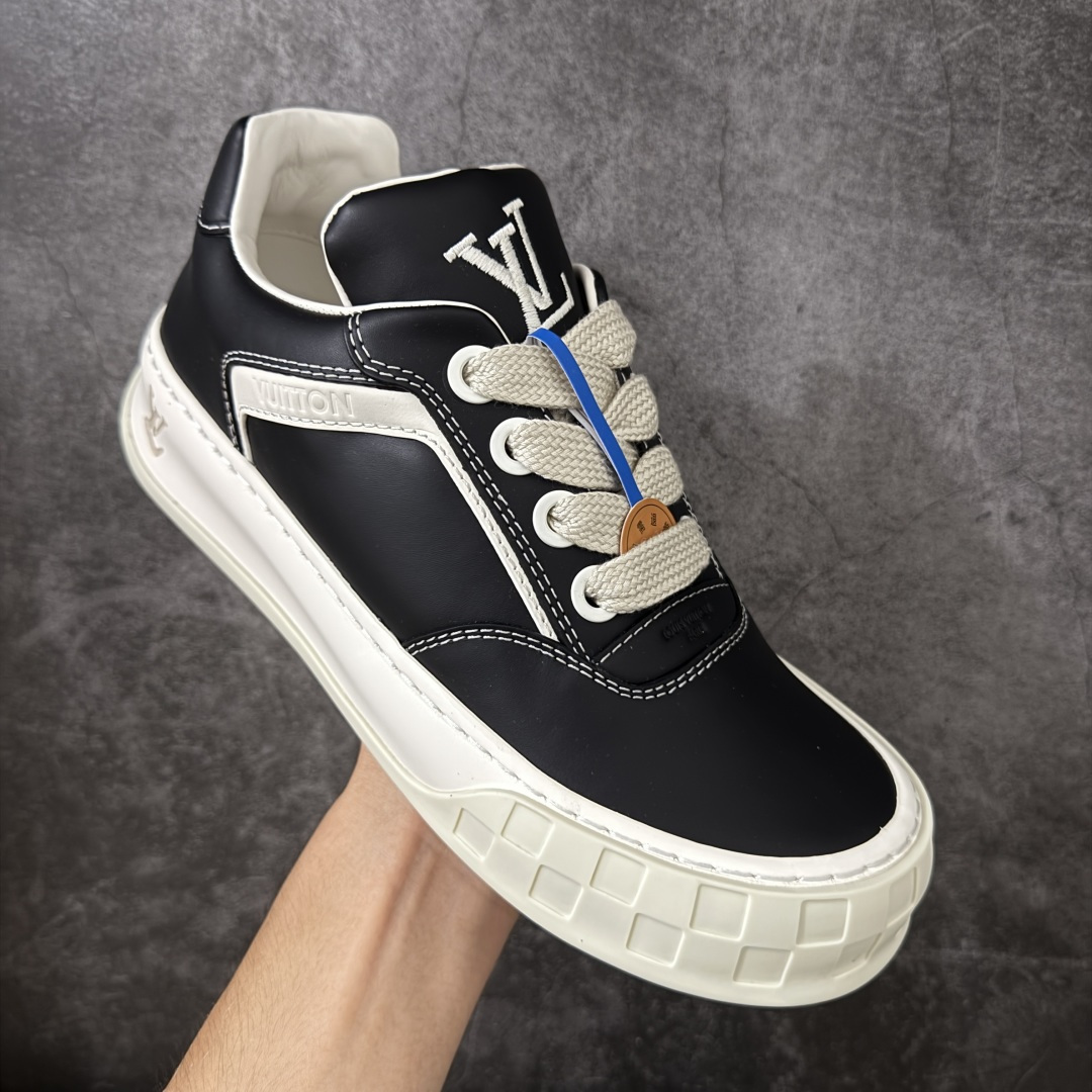 图片[3]-【专柜版/海淘代购】 LV 路易威登LOUIS VUITTON Tilted Low Sneakers 倾斜系列低帮复古休闲运动文化百搭板鞋 2026早春款板鞋 饼干鞋 市场最顶天花板 礼盒包装 正确细节 原鞋原材料1：1打造 完美版型做工 欢迎对比市场任何品质的货品 广东原产 升级原楦型开发纸版 包装说明书防尘布袋物件(附送官方快递加固牛皮纸外盒!!)#采用Monogram 丹宁布鞋面材质#鞋垫嵌入软脚感EVA物料#后跟耐弯折滴塑支撑片#全新开发TPR光泽组合隔色鞋底❗ 尺码：39 40 41 42 43 44 45 46-选品中心