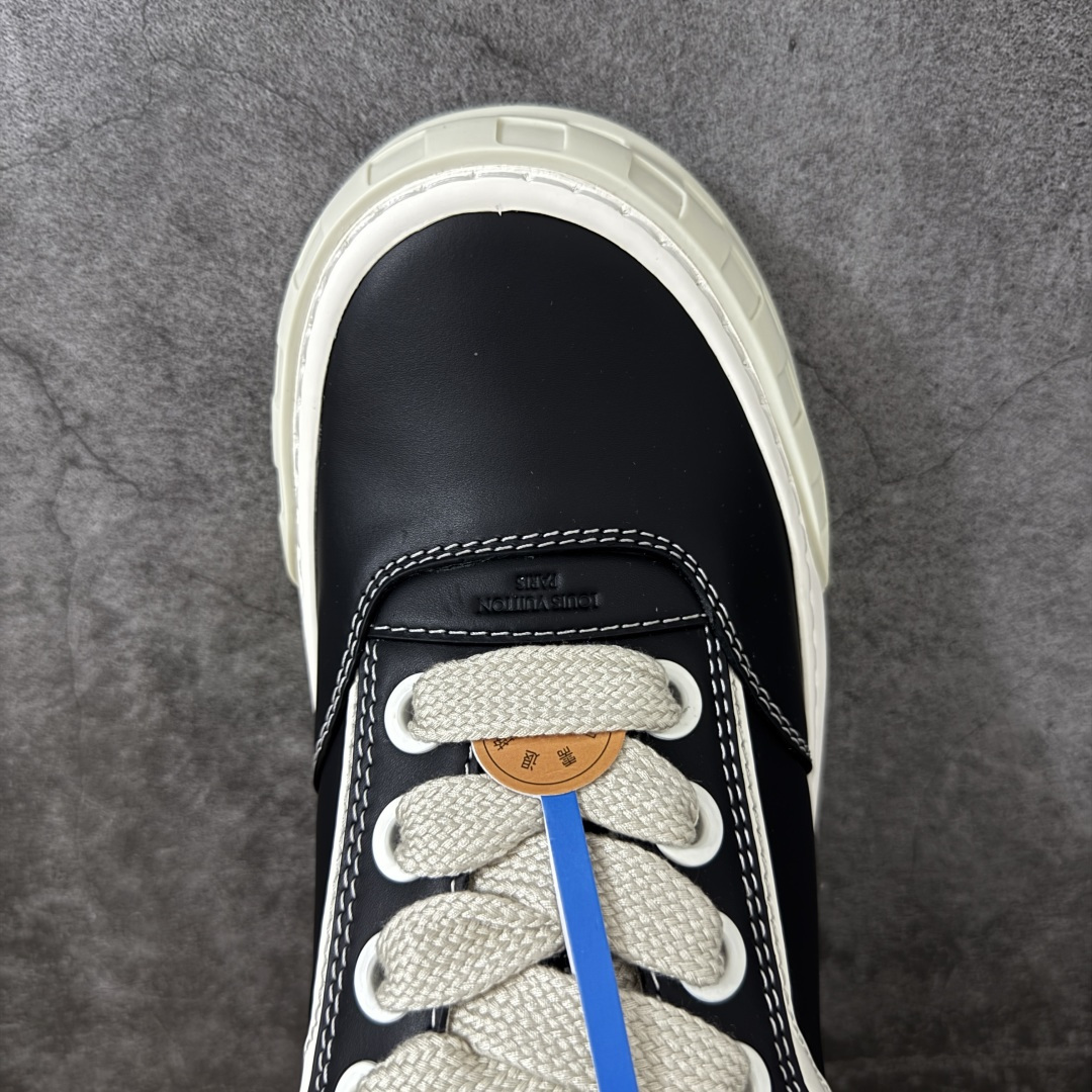 图片[5]-【专柜版/海淘代购】 LV 路易威登LOUIS VUITTON Tilted Low Sneakers 倾斜系列低帮复古休闲运动文化百搭板鞋 2026早春款板鞋 饼干鞋 市场最顶天花板 礼盒包装 正确细节 原鞋原材料1：1打造 完美版型做工 欢迎对比市场任何品质的货品 广东原产 升级原楦型开发纸版 包装说明书防尘布袋物件(附送官方快递加固牛皮纸外盒!!)#采用Monogram 丹宁布鞋面材质#鞋垫嵌入软脚感EVA物料#后跟耐弯折滴塑支撑片#全新开发TPR光泽组合隔色鞋底❗ 尺码：39 40 41 42 43 44 45 46-选品中心