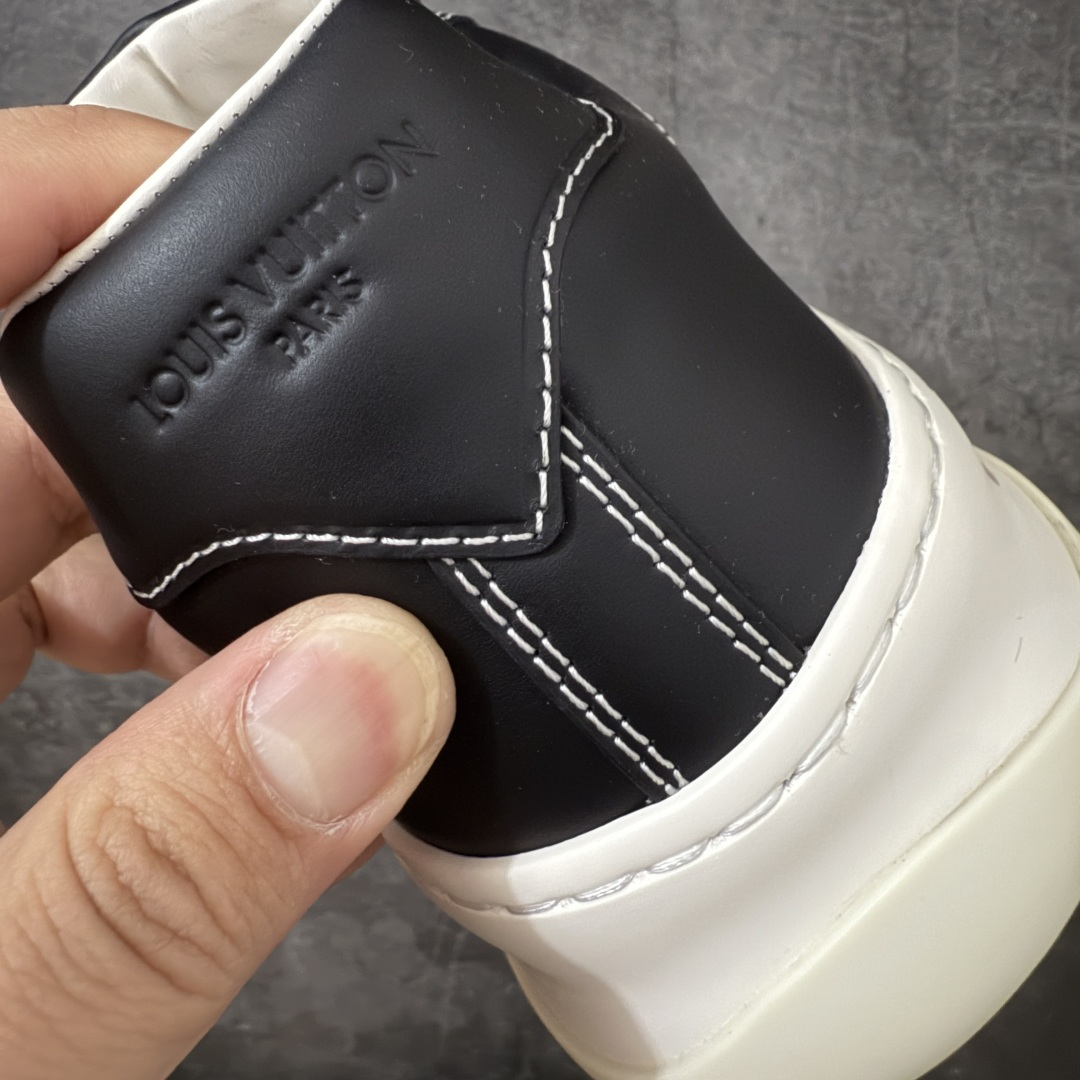 图片[2]-【专柜版/海淘代购】 LV 路易威登LOUIS VUITTON Tilted Low Sneakers 倾斜系列低帮复古休闲运动文化百搭板鞋 2026早春款板鞋 饼干鞋 市场最顶天花板 礼盒包装 正确细节 原鞋原材料1：1打造 完美版型做工 欢迎对比市场任何品质的货品 广东原产 升级原楦型开发纸版 包装说明书防尘布袋物件(附送官方快递加固牛皮纸外盒!!)#采用Monogram 丹宁布鞋面材质#鞋垫嵌入软脚感EVA物料#后跟耐弯折滴塑支撑片#全新开发TPR光泽组合隔色鞋底❗ 尺码：39 40 41 42 43 44 45 46-选品中心