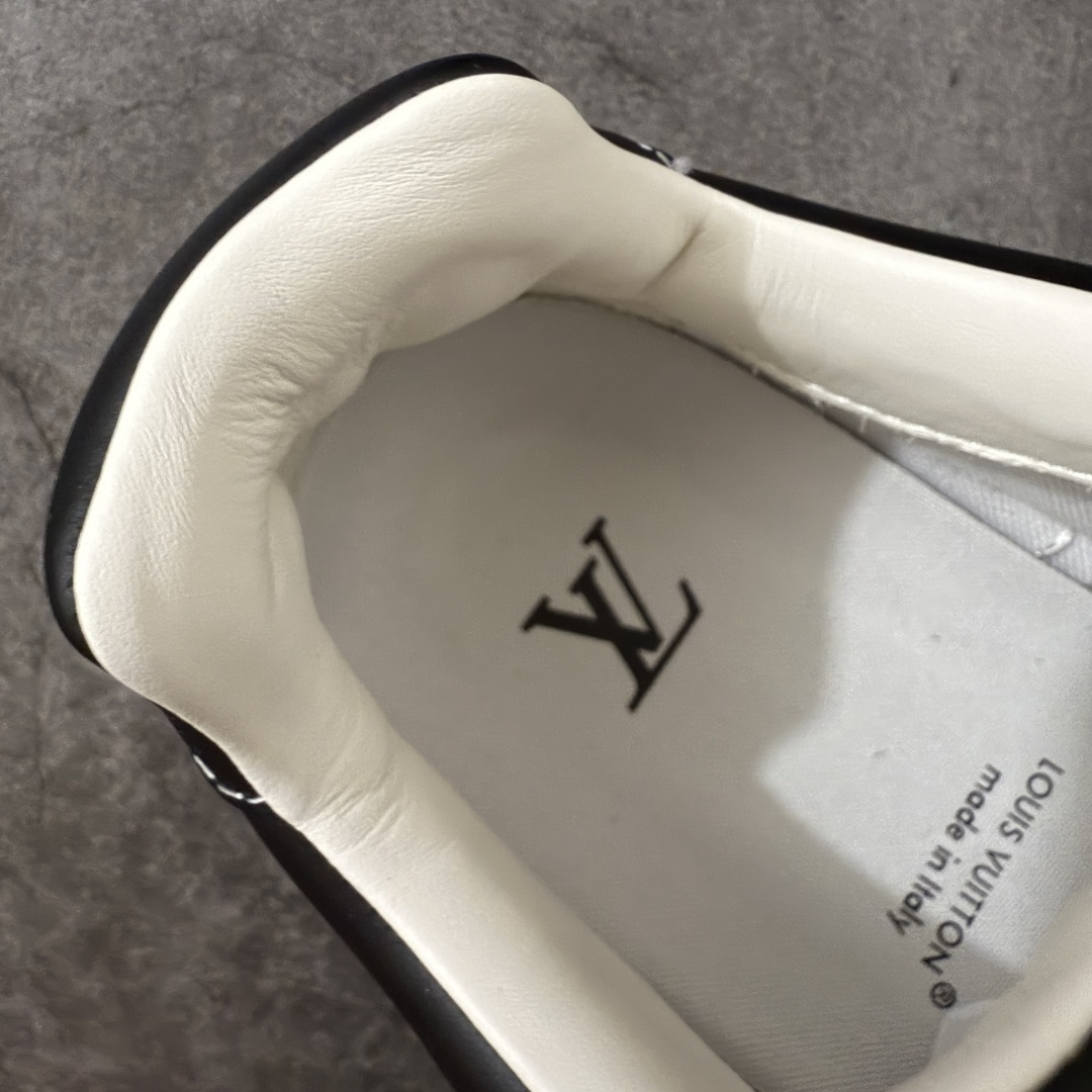 图片[8]-【专柜版/海淘代购】 LV 路易威登LOUIS VUITTON Tilted Low Sneakers 倾斜系列低帮复古休闲运动文化百搭板鞋 2026早春款板鞋 饼干鞋 市场最顶天花板 礼盒包装 正确细节 原鞋原材料1：1打造 完美版型做工 欢迎对比市场任何品质的货品 广东原产 升级原楦型开发纸版 包装说明书防尘布袋物件(附送官方快递加固牛皮纸外盒!!)#采用Monogram 丹宁布鞋面材质#鞋垫嵌入软脚感EVA物料#后跟耐弯折滴塑支撑片#全新开发TPR光泽组合隔色鞋底❗ 尺码：39 40 41 42 43 44 45 46-选品中心