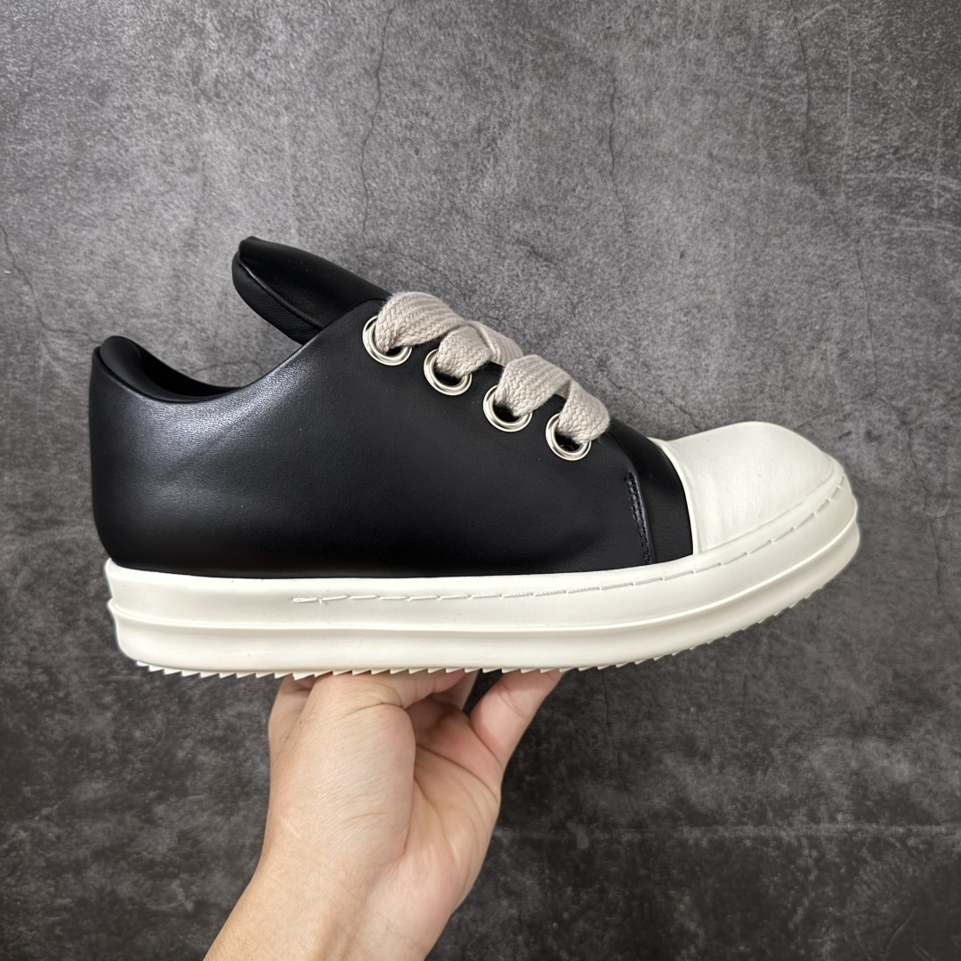 【莞产版本】Rick Owens Drkshdw 瑞克·欧文低帮时尚运动板鞋 二级市场已经7K以上 平台客户随意卖四位数 RO广东原厂出品 纯原天花板 原版一比一复刻 冲正绝不翻车 还原度达到百分之98以上 原楦开发纸版版型 ZP拆解原版1：1复模裁片纸版 力求做到0错位 这样才能达到和zp一致的鞋型味道 采用进口cnc数控机床开发对版独家tpu奶香大底 区别于市场所有版本 zp同源定制尼龙布 达到和zp一致手感 原厂进口细纹布 万邦订购原厂高弹粉红色海绵 内里搭配软质细腻羊皮 TPU高密度大底 软硬度透光度高已经测试和原版一致 尺码：35-46-选品中心