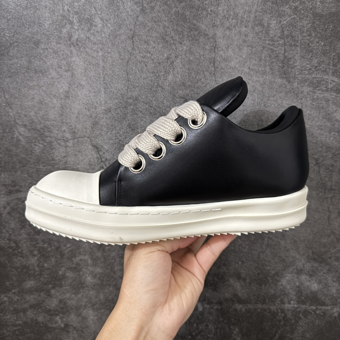 图片[2]-【莞产版本】Rick Owens Drkshdw 瑞克·欧文低帮时尚运动板鞋 二级市场已经7K以上 平台客户随意卖四位数 RO广东原厂出品 纯原天花板 原版一比一复刻 冲正绝不翻车 还原度达到百分之98以上 原楦开发纸版版型 ZP拆解原版1：1复模裁片纸版 力求做到0错位 这样才能达到和zp一致的鞋型味道 采用进口cnc数控机床开发对版独家tpu奶香大底 区别于市场所有版本 zp同源定制尼龙布 达到和zp一致手感 原厂进口细纹布 万邦订购原厂高弹粉红色海绵 内里搭配软质细腻羊皮 TPU高密度大底 软硬度透光度高已经测试和原版一致 尺码：35-46-选品中心