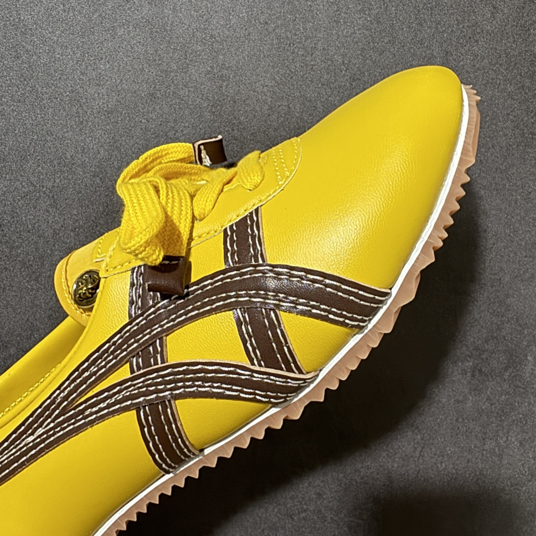 图片[8]-【公司级】Versace x Onitsuka Tiger 鬼冢虎 范思哲 联名款 Tai-ChiSakura 牛皮革绒面革 麂皮系带平底 低帮休闲鞋 经典美学与鬼塚虎的运动创新精神的融合 联名旨在致敬两位品牌创始人将艺术与功能结合的理念 通过范思哲标志性的奢华印花与Onitsuka Tiger的经典鞋型Tai-Chi相结合 创造出独特的牛皮革与绒面革鞋款 此次合作不仅是对双方品牌历史的纪念 更是一次将高级时尚与休闲运动风格无缝连接的成功尝试 货号： 1025116 1A17737 2YD5J 尺码：36-45带半码-选品中心