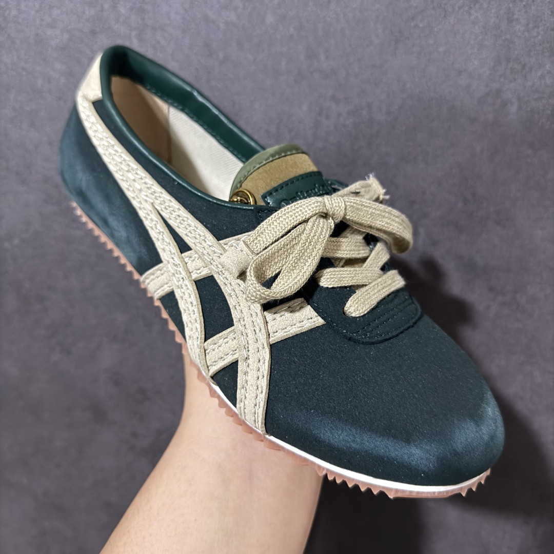 图片[3]-【公司级】Versace x Onitsuka Tiger 鬼冢虎 范思哲 联名款 Tai-ChiSakura 牛皮革绒面革 麂皮系带平底 低帮休闲鞋 经典美学与鬼塚虎的运动创新精神的融合 联名旨在致敬两位品牌创始人将艺术与功能结合的理念 通过范思哲标志性的奢华印花与Onitsuka Tiger的经典鞋型Tai-Chi相结合 创造出独特的牛皮革与绒面革鞋款 此次合作不仅是对双方品牌历史的纪念 更是一次将高级时尚与休闲运动风格无缝连接的成功尝试 货号： 1024594 1A17741 2GR2J 尺码：36-45带半码-选品中心