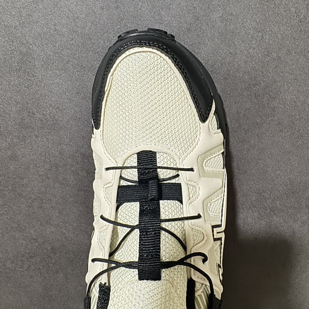 图片[5]-【公司级】Asics 亚瑟士GEL-SONOMA FE 运动舒适Y2K复古 耐磨透气 休闲越野城市通勤 低帮跑步鞋 Y2K赛道持续对未来世界的无限想象和探索 – 外观设计：科技革面料与网纱拼接，大网眼网纱增加透气效果，鞋型设计简约，兼具时尚感与功能性。 – 防滑性：鞋底的多向凸耳以及独特纹路设计，提供了良好的抓地力，在各种地形上都能有效防滑，确保行走和跑步时的安全。 货号：1012B787-100 尺码：36 37 37.5 38 39 39.5 40 40.5 41.5 42 42.5 43.5 44 45-选品中心