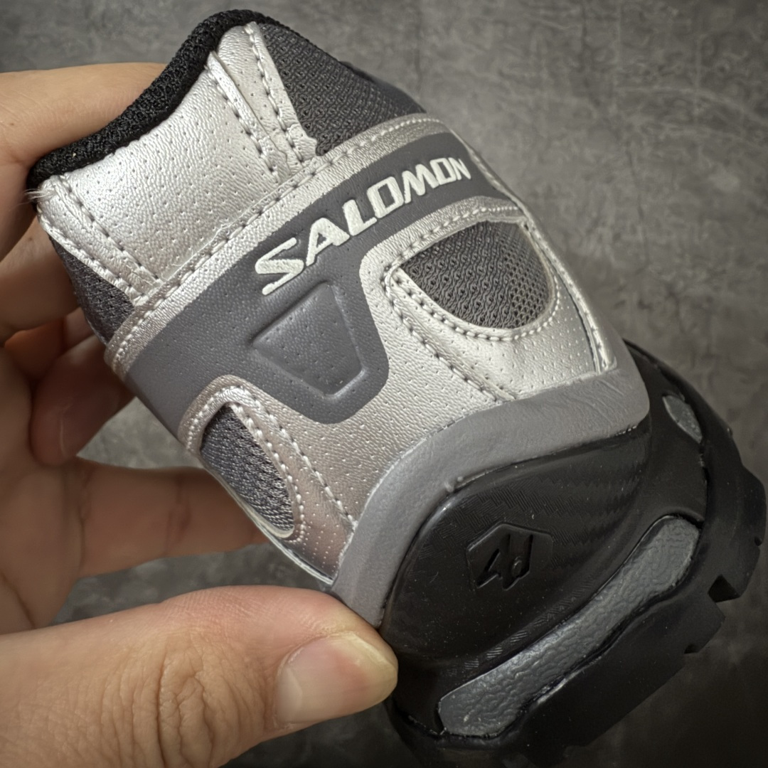 图片[2]-【绿x升级版】Salomon XT-QUEST ADV 萨洛蒙情侣款户外机能鞋 491716 全新绿x升级版 品质大改进 ‼️ 全鞋改进为原厂一致材料打造 全新修长鞋型 相对老版臃肿鞋型 此版的版型更正 全新玻璃冲刀 清洁度提升 同步原版左右鞋带孔的间距加大（之前老版间距太小） 网面与鞋头材料校对一致无色差（老版网面有色差） 鞋后跟反口V字定型同步zp（老版臃肿为U字后跟反口） 鞋舌两侧鞋帮脚踝处更加直挺（之前老版往中间踏） 鞋盒黑盒改正为原版牛皮纸鞋盒 鞋头处添加☯️太极标 所有细节多次修改校正 坚持同步原版无差别 毋庸置疑全市场最好的版本💪🏻终端优势供应 尺码：36-46-选品中心