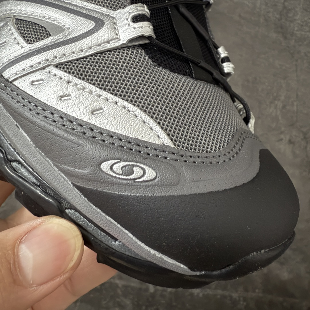 图片[5]-【绿x升级版】Salomon XT-QUEST ADV 萨洛蒙情侣款户外机能鞋 491716 全新绿x升级版 品质大改进 ‼️ 全鞋改进为原厂一致材料打造 全新修长鞋型 相对老版臃肿鞋型 此版的版型更正 全新玻璃冲刀 清洁度提升 同步原版左右鞋带孔的间距加大（之前老版间距太小） 网面与鞋头材料校对一致无色差（老版网面有色差） 鞋后跟反口V字定型同步zp（老版臃肿为U字后跟反口） 鞋舌两侧鞋帮脚踝处更加直挺（之前老版往中间踏） 鞋盒黑盒改正为原版牛皮纸鞋盒 鞋头处添加☯️太极标 所有细节多次修改校正 坚持同步原版无差别 毋庸置疑全市场最好的版本💪🏻终端优势供应 尺码：36-46-选品中心