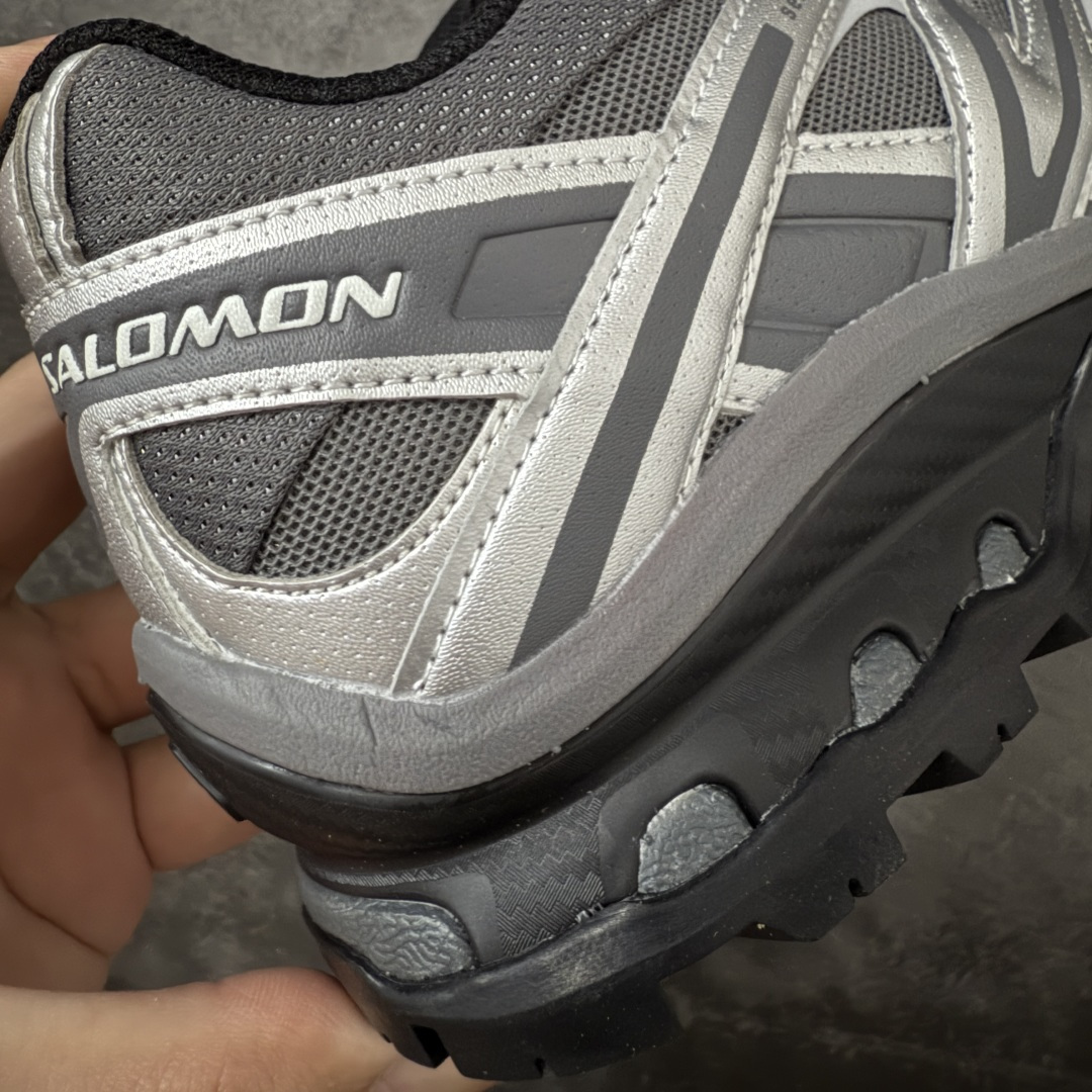 图片[3]-【绿x升级版】Salomon XT-QUEST ADV 萨洛蒙情侣款户外机能鞋 491716 全新绿x升级版 品质大改进 ‼️ 全鞋改进为原厂一致材料打造 全新修长鞋型 相对老版臃肿鞋型 此版的版型更正 全新玻璃冲刀 清洁度提升 同步原版左右鞋带孔的间距加大（之前老版间距太小） 网面与鞋头材料校对一致无色差（老版网面有色差） 鞋后跟反口V字定型同步zp（老版臃肿为U字后跟反口） 鞋舌两侧鞋帮脚踝处更加直挺（之前老版往中间踏） 鞋盒黑盒改正为原版牛皮纸鞋盒 鞋头处添加☯️太极标 所有细节多次修改校正 坚持同步原版无差别 毋庸置疑全市场最好的版本💪🏻终端优势供应 尺码：36-46-选品中心