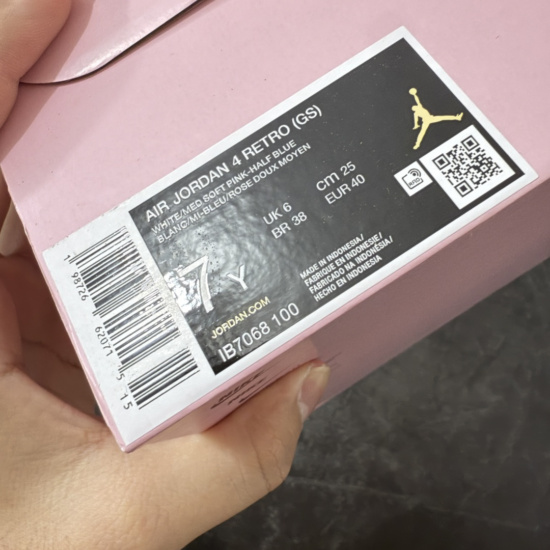 图片[11]-【DF版】Air Jordan 4 Retro Valentine\’s Day AJ4情人节 白绿粉 IB7068-100 原厂独立模具开发 纯正4代正确鞋型 原厂定制头层压纹皮料 原厂鞋楦打造市面最高工艺 内置原厂气垫 立体高频 四线中底拉帮 鞋垫背胶 网格大小 后置立体LOGO等可对比公司货 货号：IB7068 100 尺码：36 36.5 37.5 38 38.5 39 40 40.5 41 42 42.5 43-选品中心