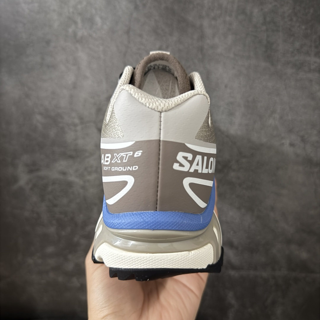 图片[4]-【纯原W1版本】Salomon XT-6 Goodbai 新配色灰蓝 477391 萨洛蒙复古潮流户外机能登山跑鞋 纯原外贸平台特供订单 耗时半年巨作 全套原纸板楦头开发 原厂特供网布配套加持 确保原汁原味 完美呈现版型 原档数据独家私模五层组合大底 原装Ortholite轻量化鞋垫 中底布带钢印编号 原厂TPU锁扣 进口港宝加持 后跟自然饱满 还原公司包裹性 鞋面以“锯齿”状的包裹系统呈现 在基色底之下加入了各种色点缀 将公司的最新技术和时尚前卫的造型融入耐用的长跑款式中 鞋面由 TPU 薄膜制成 并焊接在高耐磨网眼上 使其既时尚又坚固 由 ACS底盘支撑 可增强稳定性和支撑力 以及由橡胶凸耳 Contragrip外底覆盖的 EVA 缓冲中底 旨在应对崎岖的地形 鞋舌上的彩色Salomon 标签、Quicklace 系统以及鞋头、鞋舌和鞋跟上的附加品牌使细节更加完美 让穿着者可以轻松驾驭户外与通勤下的任何运动生活场景 无缝鞋身户外随意纵横 颜值与脚感兼备 出街通勤 绝对非常吸睛 你值得拥有 尺码：36 36.5 37.5 38 38.5 39 40 40.5 41 42 42.5 43 44 44.5 45-选品中心