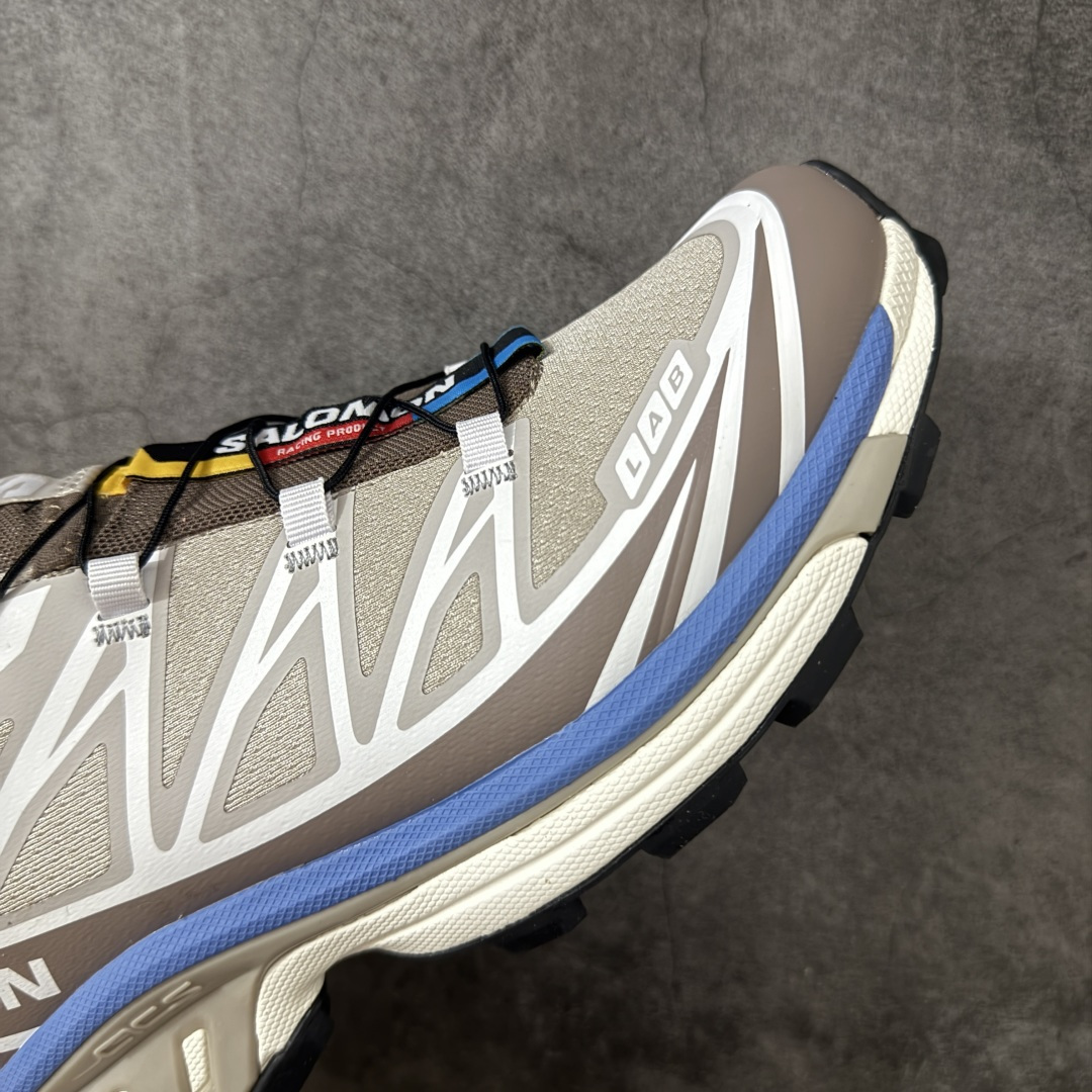 图片[6]-【纯原W1版本】Salomon XT-6 Goodbai 新配色灰蓝 477391 萨洛蒙复古潮流户外机能登山跑鞋 纯原外贸平台特供订单 耗时半年巨作 全套原纸板楦头开发 原厂特供网布配套加持 确保原汁原味 完美呈现版型 原档数据独家私模五层组合大底 原装Ortholite轻量化鞋垫 中底布带钢印编号 原厂TPU锁扣 进口港宝加持 后跟自然饱满 还原公司包裹性 鞋面以“锯齿”状的包裹系统呈现 在基色底之下加入了各种色点缀 将公司的最新技术和时尚前卫的造型融入耐用的长跑款式中 鞋面由 TPU 薄膜制成 并焊接在高耐磨网眼上 使其既时尚又坚固 由 ACS底盘支撑 可增强稳定性和支撑力 以及由橡胶凸耳 Contragrip外底覆盖的 EVA 缓冲中底 旨在应对崎岖的地形 鞋舌上的彩色Salomon 标签、Quicklace 系统以及鞋头、鞋舌和鞋跟上的附加品牌使细节更加完美 让穿着者可以轻松驾驭户外与通勤下的任何运动生活场景 无缝鞋身户外随意纵横 颜值与脚感兼备 出街通勤 绝对非常吸睛 你值得拥有 尺码：36 36.5 37.5 38 38.5 39 40 40.5 41 42 42.5 43 44 44.5 45-选品中心
