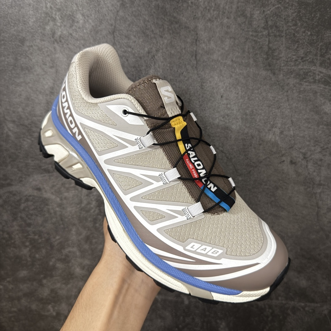 图片[3]-【纯原W1版本】Salomon XT-6 Goodbai 新配色灰蓝 477391 萨洛蒙复古潮流户外机能登山跑鞋 纯原外贸平台特供订单 耗时半年巨作 全套原纸板楦头开发 原厂特供网布配套加持 确保原汁原味 完美呈现版型 原档数据独家私模五层组合大底 原装Ortholite轻量化鞋垫 中底布带钢印编号 原厂TPU锁扣 进口港宝加持 后跟自然饱满 还原公司包裹性 鞋面以“锯齿”状的包裹系统呈现 在基色底之下加入了各种色点缀 将公司的最新技术和时尚前卫的造型融入耐用的长跑款式中 鞋面由 TPU 薄膜制成 并焊接在高耐磨网眼上 使其既时尚又坚固 由 ACS底盘支撑 可增强稳定性和支撑力 以及由橡胶凸耳 Contragrip外底覆盖的 EVA 缓冲中底 旨在应对崎岖的地形 鞋舌上的彩色Salomon 标签、Quicklace 系统以及鞋头、鞋舌和鞋跟上的附加品牌使细节更加完美 让穿着者可以轻松驾驭户外与通勤下的任何运动生活场景 无缝鞋身户外随意纵横 颜值与脚感兼备 出街通勤 绝对非常吸睛 你值得拥有 尺码：36 36.5 37.5 38 38.5 39 40 40.5 41 42 42.5 43 44 44.5 45-选品中心