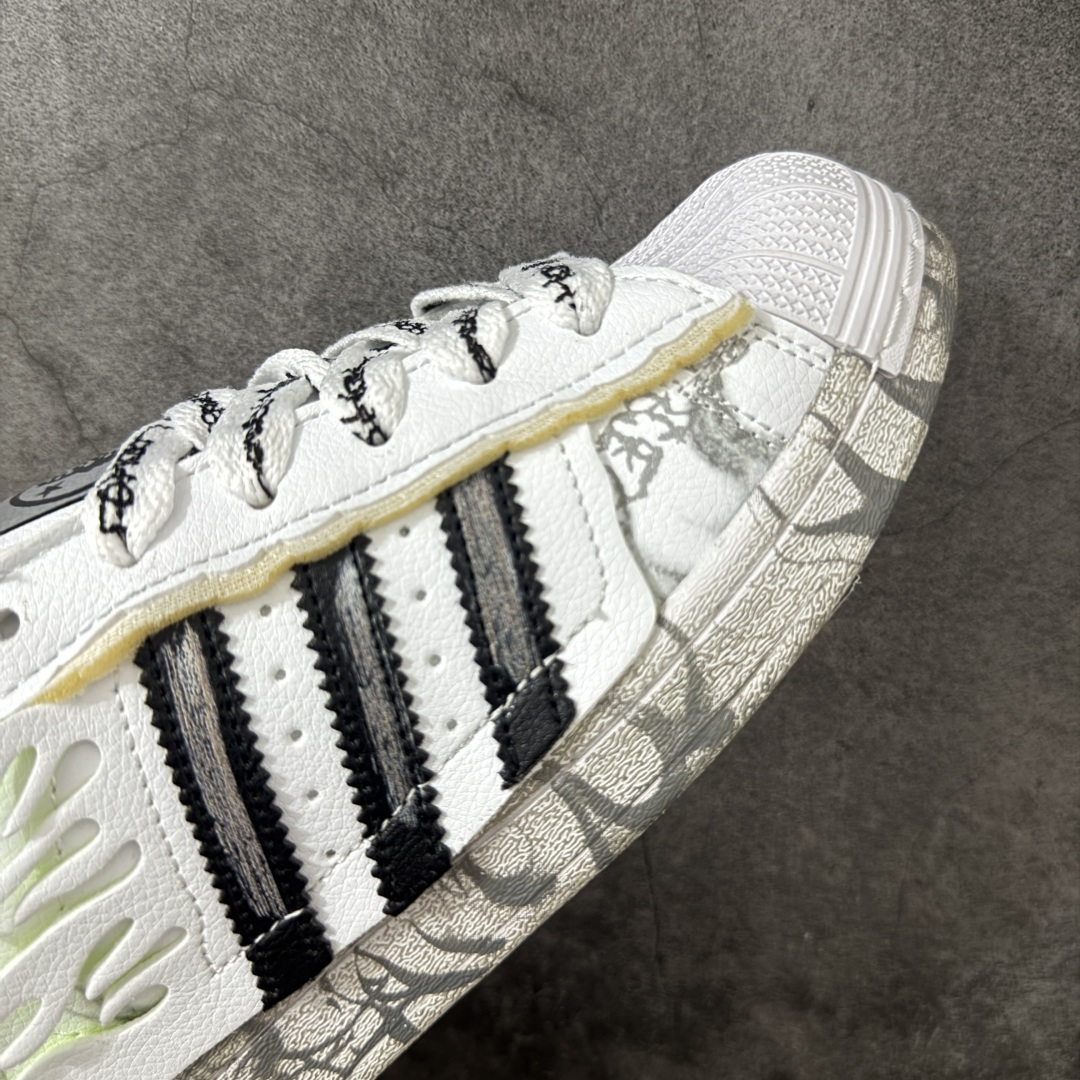 图片[6]-【公司级】Hellstar x Adidas Originals Superstar贝壳头系列 阿迪达斯 三叶草低帮经典百搭休闲运动板鞋 融合了两个经典品牌的传奇基因 合作源于挪威专业航海与户外服装品牌Helly Hansen 与Adidas Originals的创意碰撞 联名旨在将Helly Hansen专业的功能性设计与Adidas经典的运动时尚风格结合 为Superstar这一标志性鞋款注入航海元素与户外精神 这不仅是时尚的跨界 更是对两个品牌在各自领域追求卓越 勇于探索理念的致敬 货号： KI5305 尺码： 36-45没半码-选品中心