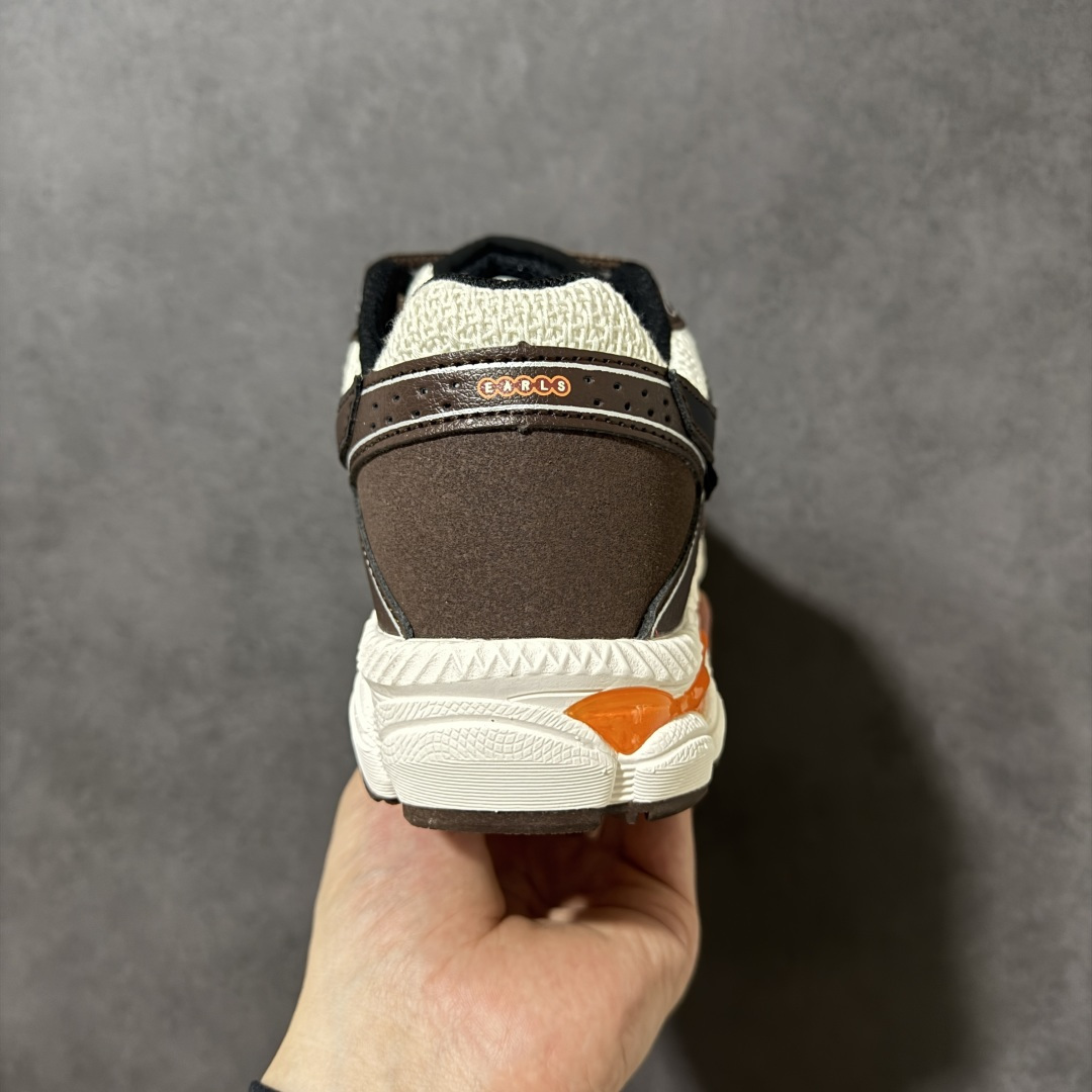 图片[4]-【公司级】亚瑟士（asics）男女鞋跑步鞋GEL-CUMULUS 16 SSCB夏季新品预售运动鞋缓震联名款老爹鞋 ASICS GEL-CUMULUS 16 是一款定位为缓冲减震的次*级跑鞋，适合体重不大的跑者穿着‌1。它相比前代改进了Trusstic防震片，增大了GEL缓震胶，并采用了最新的FluidRide双层中底（上层为SpEVA，下层为solyte），增强了缓冲和回弹能力‌。鞋面采用多种材质组合，包括光泽合成皮革覆盖层、无缝面板和开式网眼底层，营造出技术美学的外观‌。其AHAR超耐磨橡胶大底不仅具有3倍的耐磨性，还兼顾了轻量和良好的抓地性‌。 货号：1203B053-200 尺码：36-47带半码-选品中心