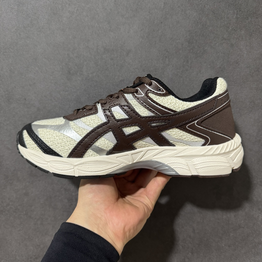 图片[2]-【公司级】亚瑟士（asics）男女鞋跑步鞋GEL-CUMULUS 16 SSCB夏季新品预售运动鞋缓震联名款老爹鞋 ASICS GEL-CUMULUS 16 是一款定位为缓冲减震的次*级跑鞋，适合体重不大的跑者穿着‌1。它相比前代改进了Trusstic防震片，增大了GEL缓震胶，并采用了最新的FluidRide双层中底（上层为SpEVA，下层为solyte），增强了缓冲和回弹能力‌。鞋面采用多种材质组合，包括光泽合成皮革覆盖层、无缝面板和开式网眼底层，营造出技术美学的外观‌。其AHAR超耐磨橡胶大底不仅具有3倍的耐磨性，还兼顾了轻量和良好的抓地性‌。 货号：1203B053-200 尺码：36-47带半码-选品中心