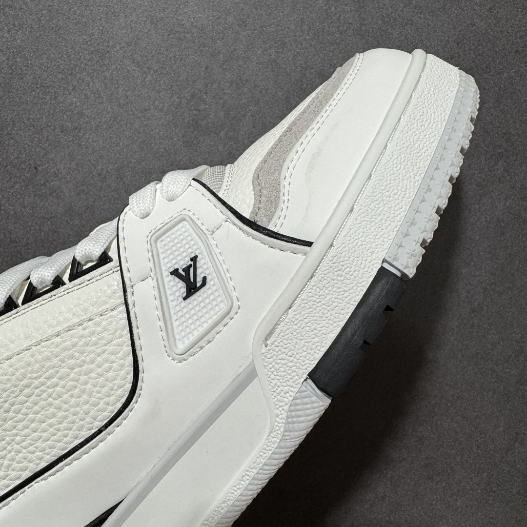 图片[5]-【性价比礼盒版】Louis Vuitton LV Trainer系列高奢运动鞋潮人必备单品 同步ZP官网空胶工艺 挂饰均镶嵌NFC芯片感应装置 正确胶片断点式设计 中底正确还原原版油印字母比例 1：1原楦格板、楦头、刀磨全新升级！ 独家订制顶级压纹麂皮 原版开模TPU大底 质感原版一致 垫脚聚米微料加透气英伦网布 细节完美呈现！ 尺码：35-47-选品中心