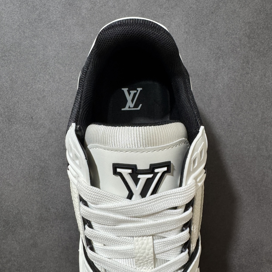 图片[7]-【性价比礼盒版】Louis Vuitton LV Trainer系列高奢运动鞋潮人必备单品 同步ZP官网空胶工艺 挂饰均镶嵌NFC芯片感应装置 正确胶片断点式设计 中底正确还原原版油印字母比例 1：1原楦格板、楦头、刀磨全新升级！ 独家订制顶级压纹麂皮 原版开模TPU大底 质感原版一致 垫脚聚米微料加透气英伦网布 细节完美呈现！ 尺码：35-47-选品中心