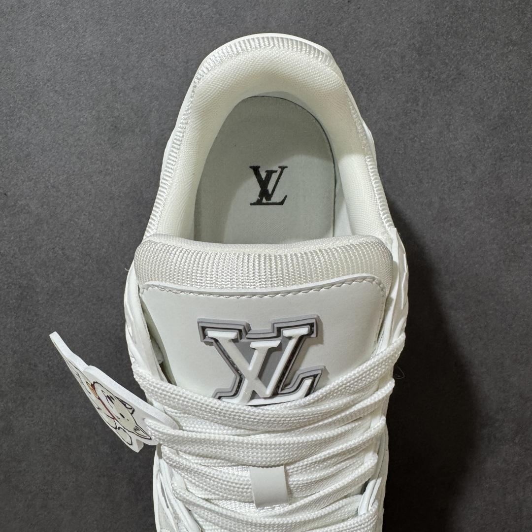 图片[7]-【性价比礼盒版】Louis Vuitton LV Trainer系列高奢运动鞋潮人必备单品 同步ZP官网空胶工艺 挂饰均镶嵌NFC芯片感应装置 正确胶片断点式设计 中底正确还原原版油印字母比例 1：1原楦格板、楦头、刀磨全新升级！ 独家订制顶级压纹麂皮 原版开模TPU大底 质感原版一致 垫脚聚米微料加透气英伦网布 细节完美呈现！ 尺码：35-47-选品中心
