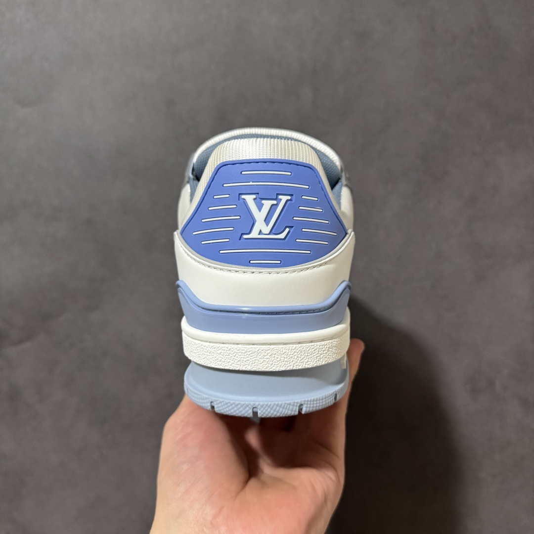 图片[4]-【性价比礼盒版】Louis Vuitton LV Trainer系列高奢运动鞋潮人必备单品 同步ZP官网空胶工艺 挂饰均镶嵌NFC芯片感应装置 正确胶片断点式设计 中底正确还原原版油印字母比例 1：1原楦格板、楦头、刀磨全新升级！ 独家订制顶级压纹麂皮 原版开模TPU大底 质感原版一致 垫脚聚米微料加透气英伦网布 细节完美呈现！ 尺码：35-47-选品中心