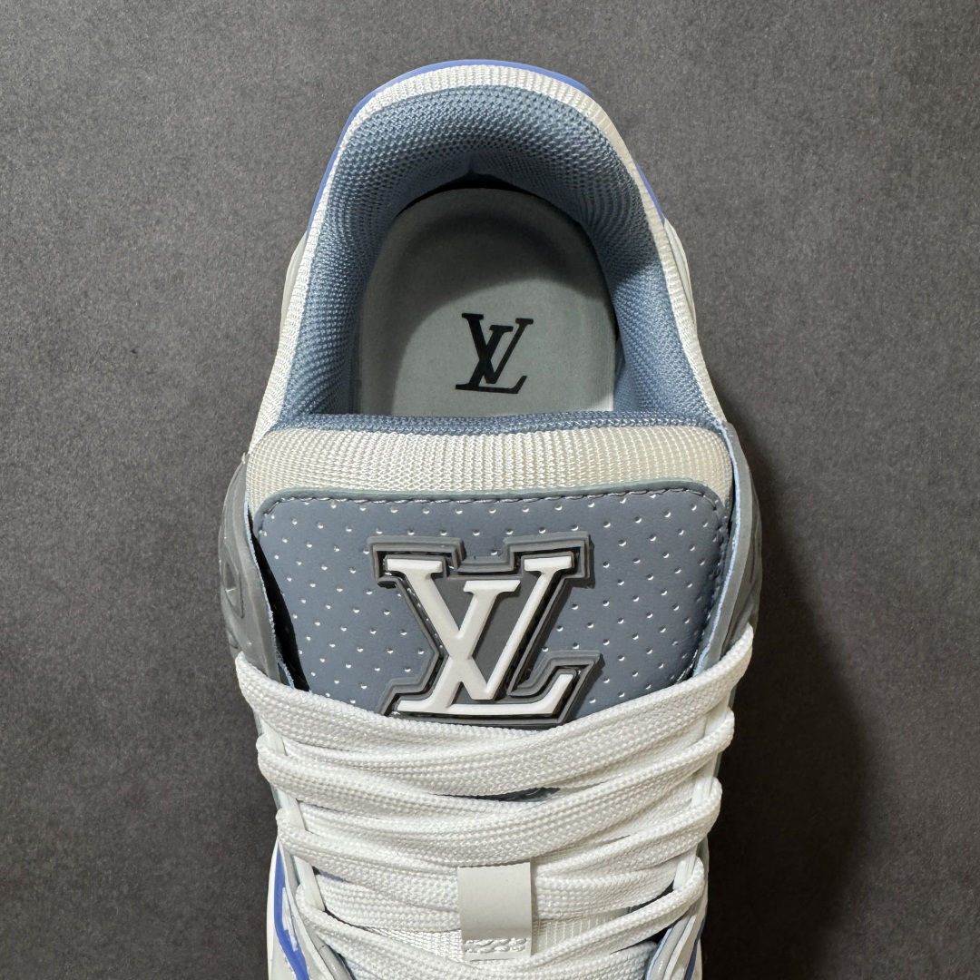 图片[7]-【性价比礼盒版】Louis Vuitton LV Trainer系列高奢运动鞋潮人必备单品 同步ZP官网空胶工艺 挂饰均镶嵌NFC芯片感应装置 正确胶片断点式设计 中底正确还原原版油印字母比例 1：1原楦格板、楦头、刀磨全新升级！ 独家订制顶级压纹麂皮 原版开模TPU大底 质感原版一致 垫脚聚米微料加透气英伦网布 细节完美呈现！ 尺码：35-47-选品中心