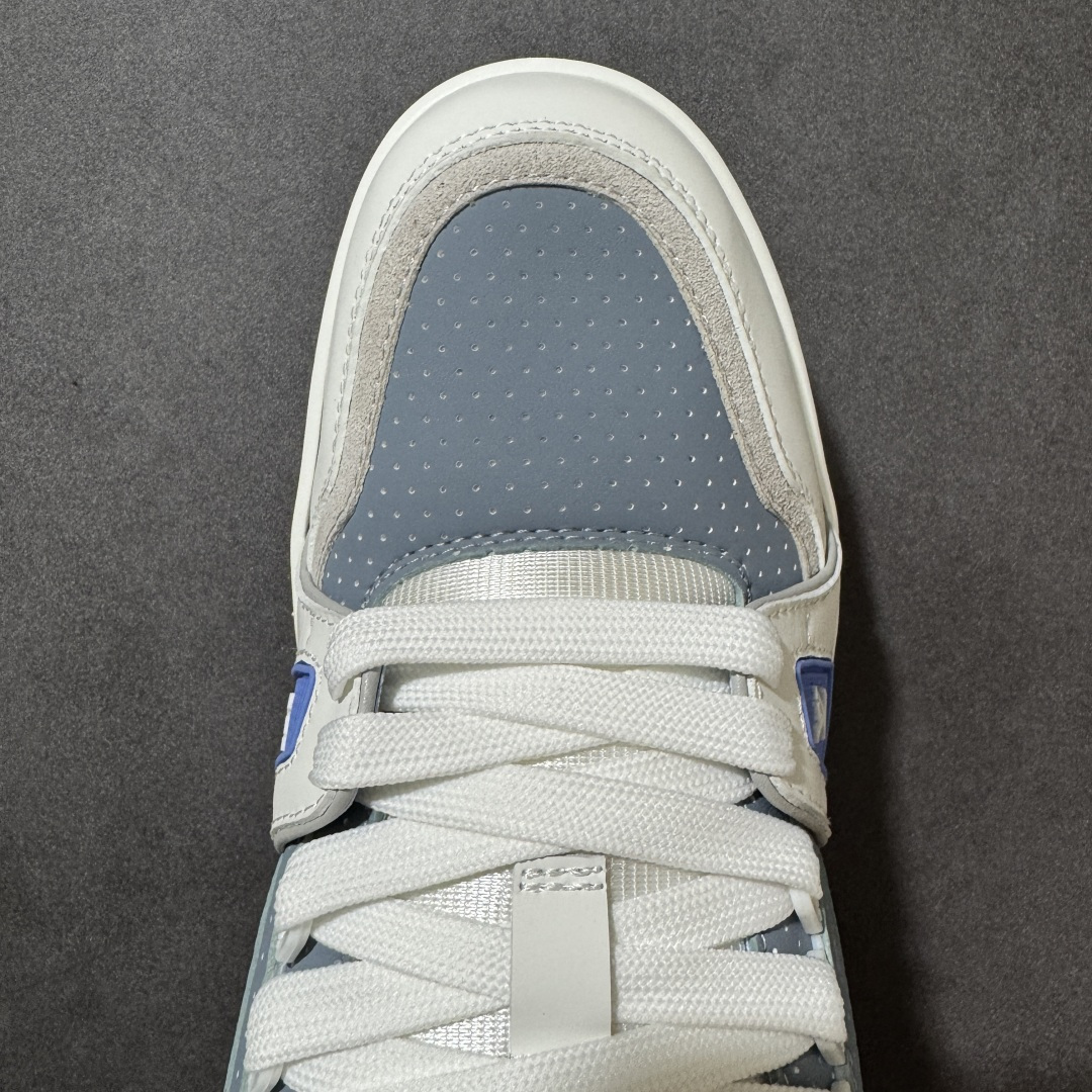 图片[8]-【性价比礼盒版】Louis Vuitton LV Trainer系列高奢运动鞋潮人必备单品 同步ZP官网空胶工艺 挂饰均镶嵌NFC芯片感应装置 正确胶片断点式设计 中底正确还原原版油印字母比例 1：1原楦格板、楦头、刀磨全新升级！ 独家订制顶级压纹麂皮 原版开模TPU大底 质感原版一致 垫脚聚米微料加透气英伦网布 细节完美呈现！ 尺码：35-47-选品中心