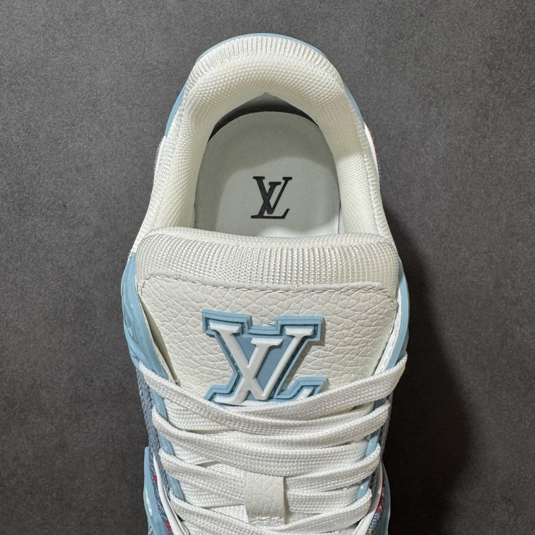 图片[7]-【性价比礼盒版】Louis Vuitton LV Trainer系列高奢运动鞋潮人必备单品 同步ZP官网空胶工艺 挂饰均镶嵌NFC芯片感应装置 正确胶片断点式设计 中底正确还原原版油印字母比例 1：1原楦格板、楦头、刀磨全新升级！ 独家订制顶级压纹麂皮 原版开模TPU大底 质感原版一致 垫脚聚米微料加透气英伦网布 细节完美呈现！ 尺码：35-47-选品中心