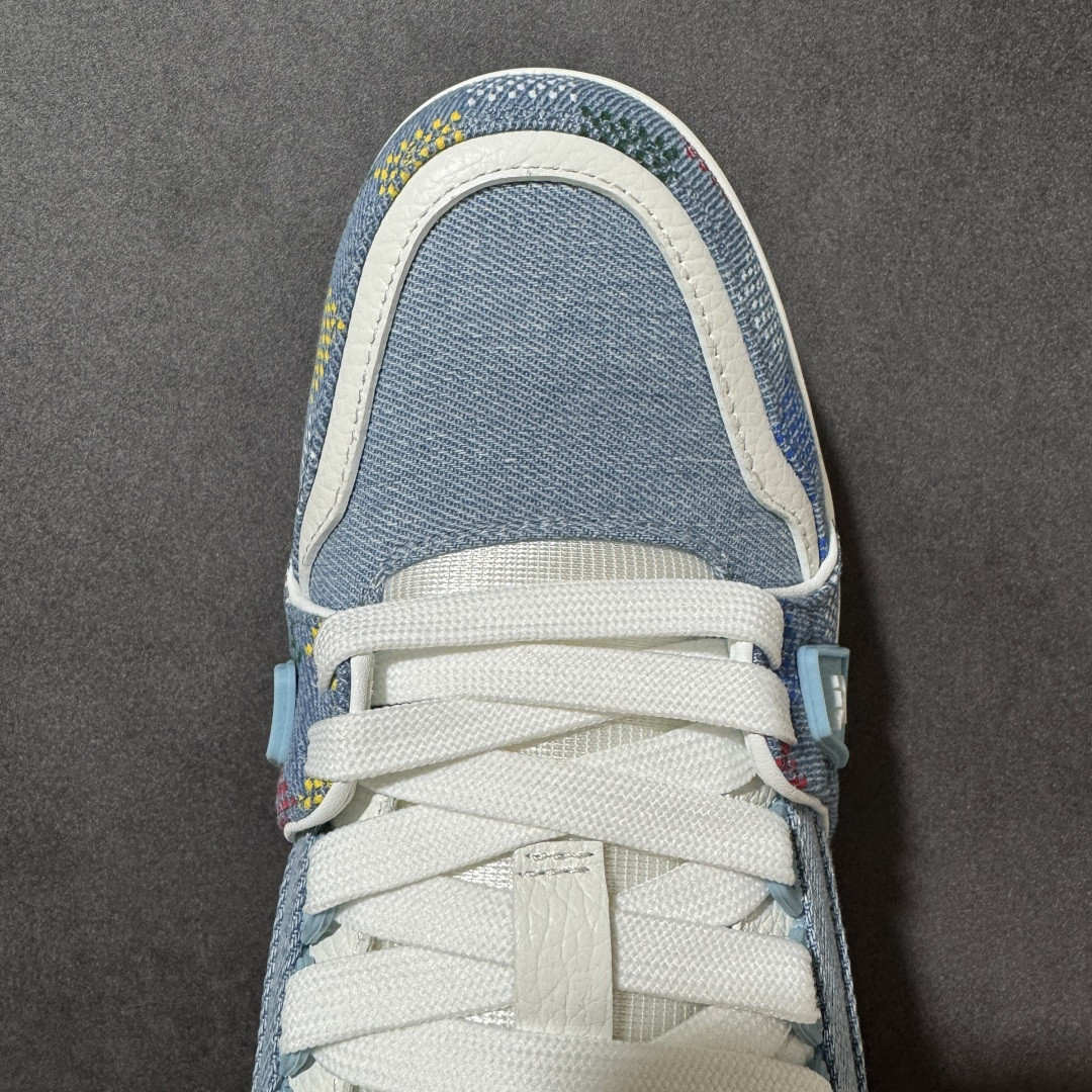 图片[8]-【性价比礼盒版】Louis Vuitton LV Trainer系列高奢运动鞋潮人必备单品 同步ZP官网空胶工艺 挂饰均镶嵌NFC芯片感应装置 正确胶片断点式设计 中底正确还原原版油印字母比例 1：1原楦格板、楦头、刀磨全新升级！ 独家订制顶级压纹麂皮 原版开模TPU大底 质感原版一致 垫脚聚米微料加透气英伦网布 细节完美呈现！ 尺码：35-47-选品中心