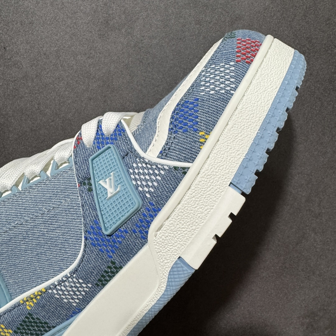 图片[5]-【性价比礼盒版】Louis Vuitton LV Trainer系列高奢运动鞋潮人必备单品 同步ZP官网空胶工艺 挂饰均镶嵌NFC芯片感应装置 正确胶片断点式设计 中底正确还原原版油印字母比例 1：1原楦格板、楦头、刀磨全新升级！ 独家订制顶级压纹麂皮 原版开模TPU大底 质感原版一致 垫脚聚米微料加透气英伦网布 细节完美呈现！ 尺码：35-47-选品中心