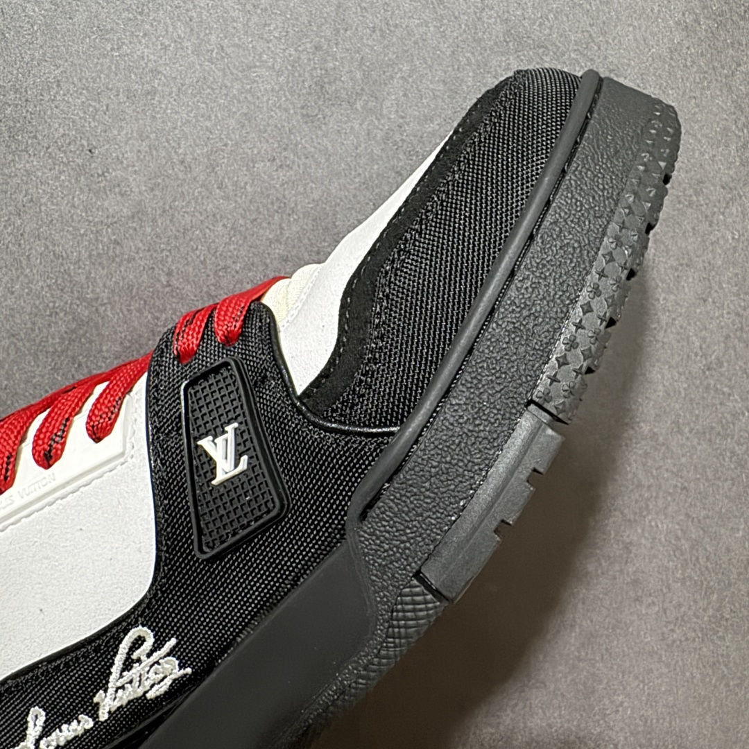 图片[5]-【性价比礼盒版】Louis Vuitton LV Trainer系列高奢运动鞋潮人必备单品 同步ZP官网空胶工艺 挂饰均镶嵌NFC芯片感应装置 正确胶片断点式设计 中底正确还原原版油印字母比例 1：1原楦格板、楦头、刀磨全新升级！ 独家订制顶级压纹麂皮 原版开模TPU大底 质感原版一致 垫脚聚米微料加透气英伦网布 细节完美呈现！ 尺码：35-47-选品中心
