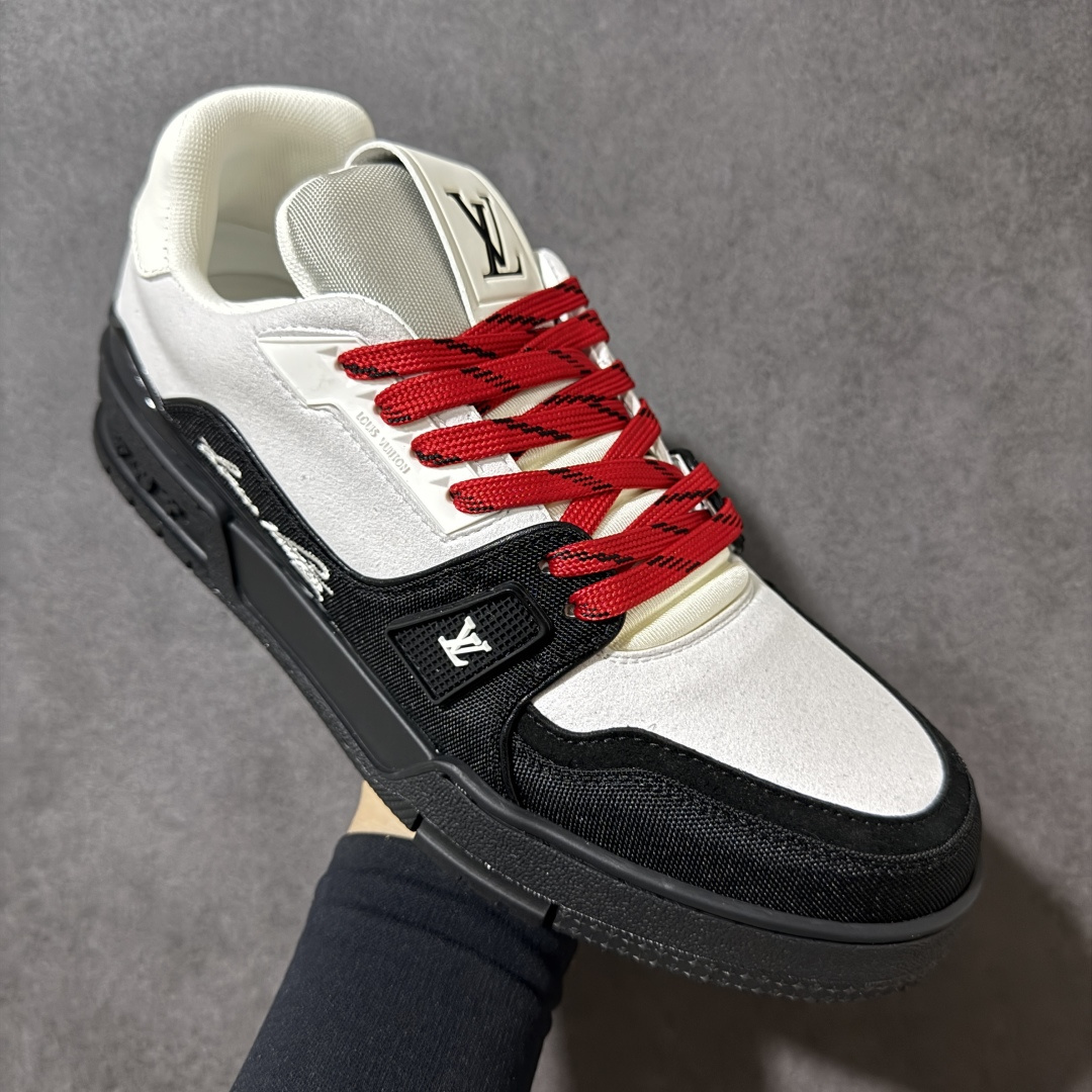 图片[3]-【性价比礼盒版】Louis Vuitton LV Trainer系列高奢运动鞋潮人必备单品 同步ZP官网空胶工艺 挂饰均镶嵌NFC芯片感应装置 正确胶片断点式设计 中底正确还原原版油印字母比例 1：1原楦格板、楦头、刀磨全新升级！ 独家订制顶级压纹麂皮 原版开模TPU大底 质感原版一致 垫脚聚米微料加透气英伦网布 细节完美呈现！ 尺码：35-47-选品中心