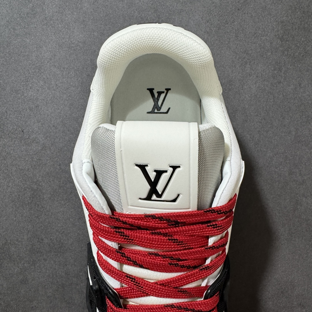 图片[7]-【性价比礼盒版】Louis Vuitton LV Trainer系列高奢运动鞋潮人必备单品 同步ZP官网空胶工艺 挂饰均镶嵌NFC芯片感应装置 正确胶片断点式设计 中底正确还原原版油印字母比例 1：1原楦格板、楦头、刀磨全新升级！ 独家订制顶级压纹麂皮 原版开模TPU大底 质感原版一致 垫脚聚米微料加透气英伦网布 细节完美呈现！ 尺码：35-47-选品中心