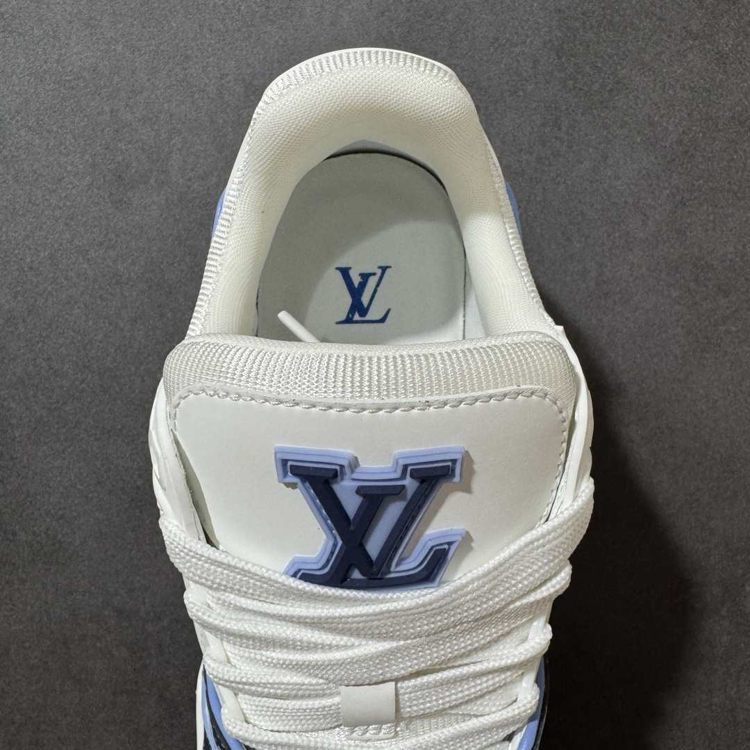 图片[7]-【性价比礼盒版】Louis Vuitton LV Trainer系列高奢运动鞋潮人必备单品 同步ZP官网空胶工艺 挂饰均镶嵌NFC芯片感应装置 正确胶片断点式设计 中底正确还原原版油印字母比例 1：1原楦格板、楦头、刀磨全新升级！ 独家订制顶级压纹麂皮 原版开模TPU大底 质感原版一致 垫脚聚米微料加透气英伦网布 细节完美呈现！ 尺码：35-47-选品中心