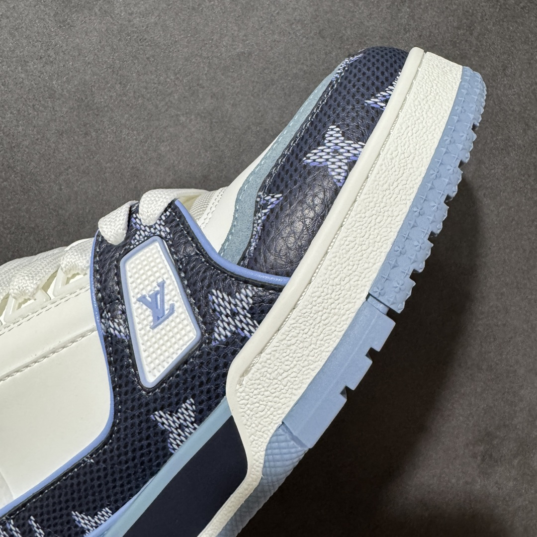 图片[5]-【性价比礼盒版】Louis Vuitton LV Trainer系列高奢运动鞋潮人必备单品 同步ZP官网空胶工艺 挂饰均镶嵌NFC芯片感应装置 正确胶片断点式设计 中底正确还原原版油印字母比例 1：1原楦格板、楦头、刀磨全新升级！ 独家订制顶级压纹麂皮 原版开模TPU大底 质感原版一致 垫脚聚米微料加透气英伦网布 细节完美呈现！ 尺码：35-47-选品中心