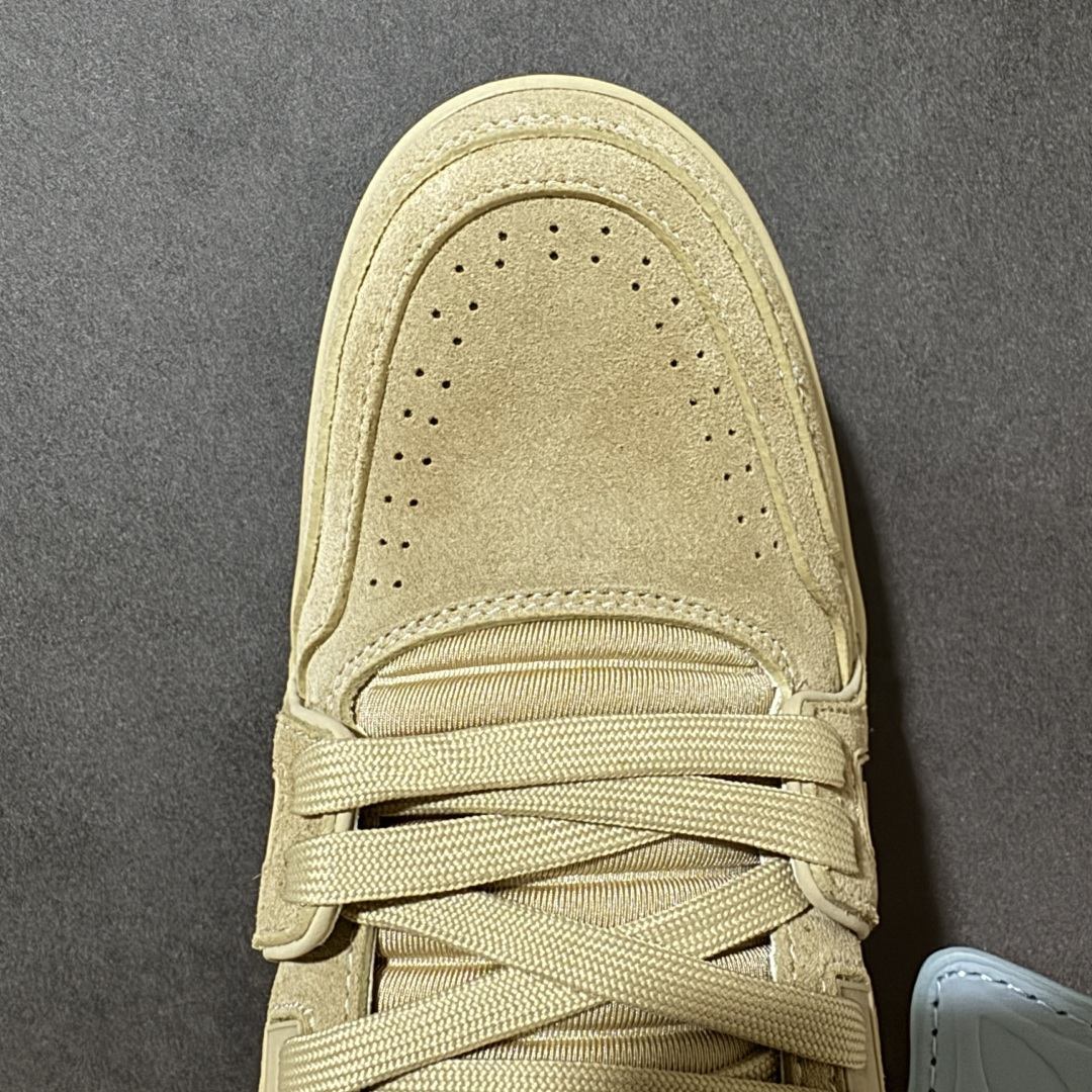 图片[8]-【性价比礼盒版】Louis Vuitton LV Trainer系列高奢运动鞋潮人必备单品 同步ZP官网空胶工艺 挂饰均镶嵌NFC芯片感应装置 正确胶片断点式设计 中底正确还原原版油印字母比例 1：1原楦格板、楦头、刀磨全新升级！ 独家订制顶级压纹麂皮 原版开模TPU大底 质感原版一致 垫脚聚米微料加透气英伦网布 细节完美呈现！ 尺码：35-47-选品中心