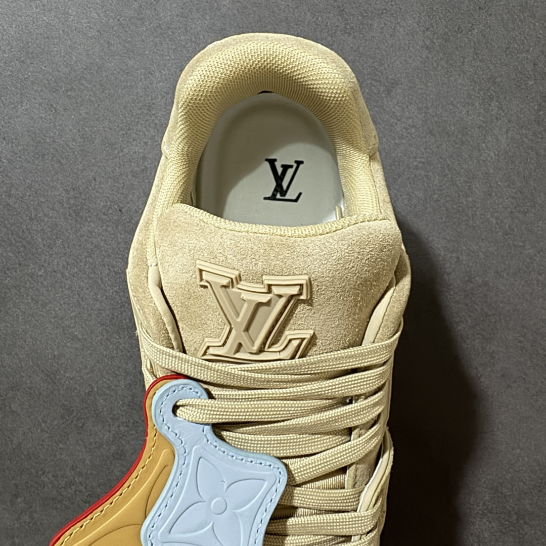 图片[7]-【性价比礼盒版】Louis Vuitton LV Trainer系列高奢运动鞋潮人必备单品 同步ZP官网空胶工艺 挂饰均镶嵌NFC芯片感应装置 正确胶片断点式设计 中底正确还原原版油印字母比例 1：1原楦格板、楦头、刀磨全新升级！ 独家订制顶级压纹麂皮 原版开模TPU大底 质感原版一致 垫脚聚米微料加透气英伦网布 细节完美呈现！ 尺码：35-47-选品中心