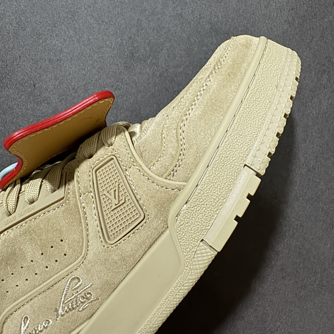 图片[5]-【性价比礼盒版】Louis Vuitton LV Trainer系列高奢运动鞋潮人必备单品 同步ZP官网空胶工艺 挂饰均镶嵌NFC芯片感应装置 正确胶片断点式设计 中底正确还原原版油印字母比例 1：1原楦格板、楦头、刀磨全新升级！ 独家订制顶级压纹麂皮 原版开模TPU大底 质感原版一致 垫脚聚米微料加透气英伦网布 细节完美呈现！ 尺码：35-47-选品中心