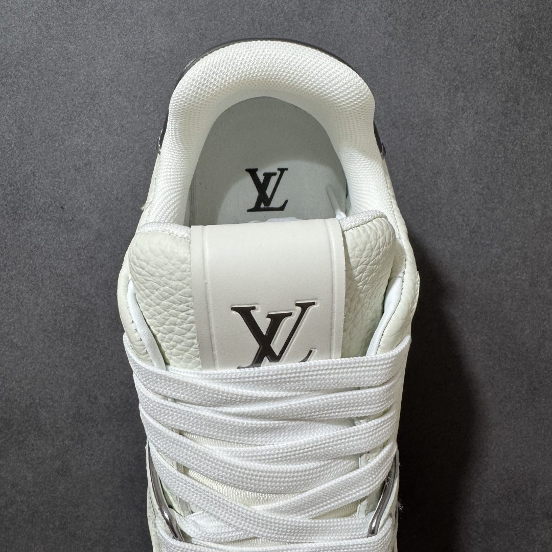 图片[7]-【性价比礼盒版】Louis Vuitton LV Trainer系列高奢运动鞋潮人必备单品 同步ZP官网空胶工艺 挂饰均镶嵌NFC芯片感应装置 正确胶片断点式设计 中底正确还原原版油印字母比例 1：1原楦格板、楦头、刀磨全新升级！ 独家订制顶级压纹麂皮 原版开模TPU大底 质感原版一致 垫脚聚米微料加透气英伦网布 细节完美呈现！ 尺码：35-47-选品中心