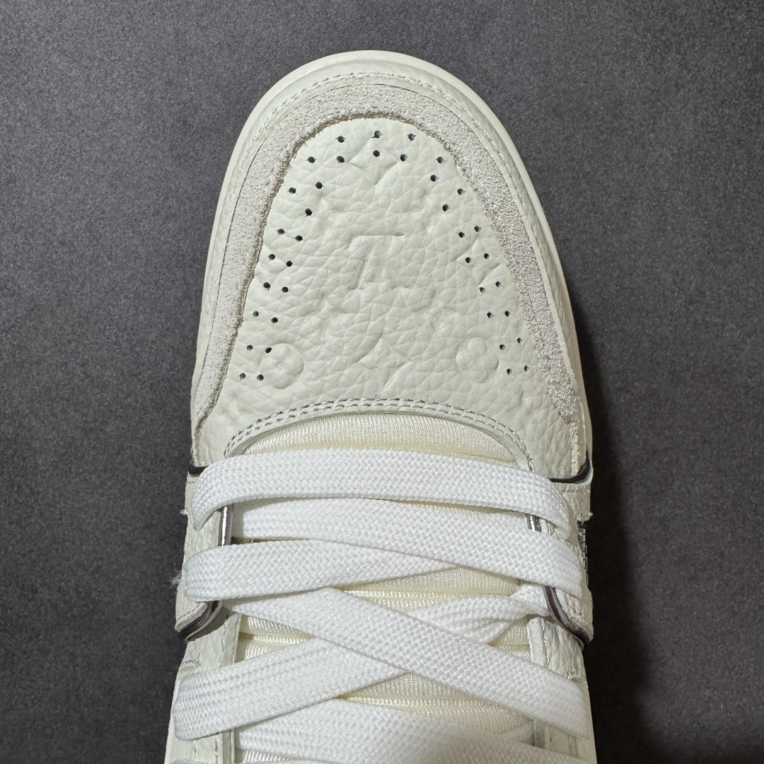 图片[8]-【性价比礼盒版】Louis Vuitton LV Trainer系列高奢运动鞋潮人必备单品 同步ZP官网空胶工艺 挂饰均镶嵌NFC芯片感应装置 正确胶片断点式设计 中底正确还原原版油印字母比例 1：1原楦格板、楦头、刀磨全新升级！ 独家订制顶级压纹麂皮 原版开模TPU大底 质感原版一致 垫脚聚米微料加透气英伦网布 细节完美呈现！ 尺码：35-47-选品中心