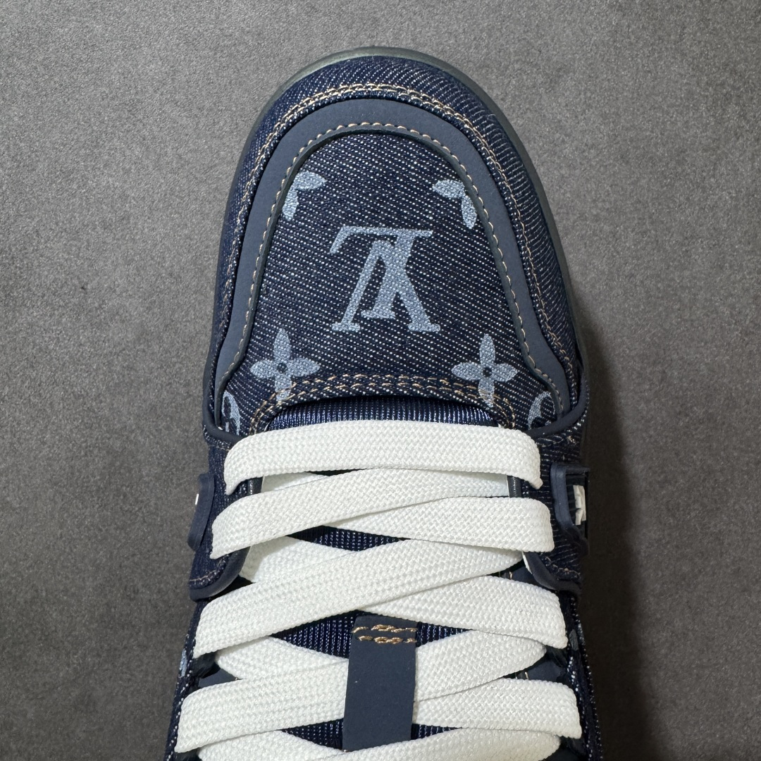 图片[8]-【性价比礼盒版】Louis Vuitton LV Trainer系列高奢运动鞋潮人必备单品 同步ZP官网空胶工艺 挂饰均镶嵌NFC芯片感应装置 正确胶片断点式设计 中底正确还原原版油印字母比例 1：1原楦格板、楦头、刀磨全新升级！ 独家订制顶级压纹麂皮 原版开模TPU大底 质感原版一致 垫脚聚米微料加透气英伦网布 细节完美呈现！ 尺码：35-47-选品中心